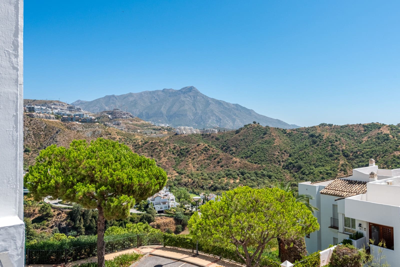 3 soveværelse Lejlighed til salg i La Quinta med swimmingpool garage - € 649.000 (Ref: 9191030)