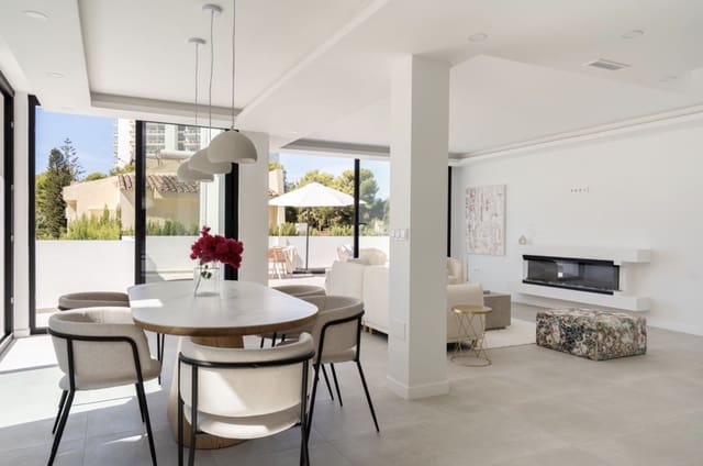 3 makuuhuone Huvila myytävänä paikassa Marbella mukana uima-altaan 
autotalli - 1 195 000 € (Ref: 9193766)