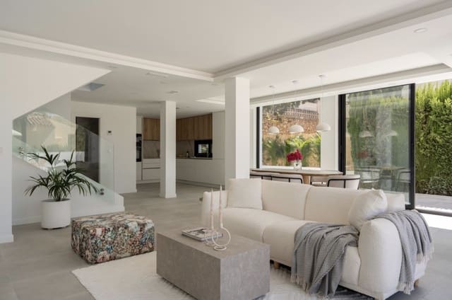 3 makuuhuone Huvila myytävänä paikassa Marbella mukana uima-altaan 
autotalli - 1 195 000 € (Ref: 9193766)