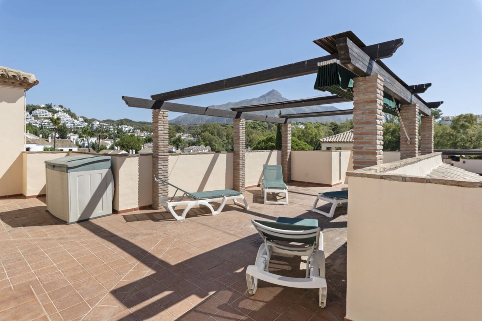 3 slaapkamer Penthouse te koop in Nueva Andalucia met zwembad garage - € 649.000 (Ref: 9197708)