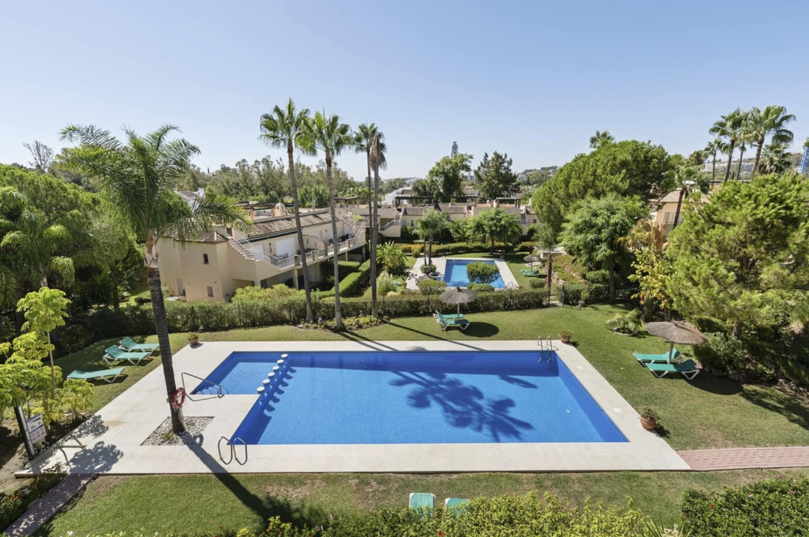 3 slaapkamer Penthouse te koop in Nueva Andalucia met zwembad garage - € 649.000 (Ref: 9197708)