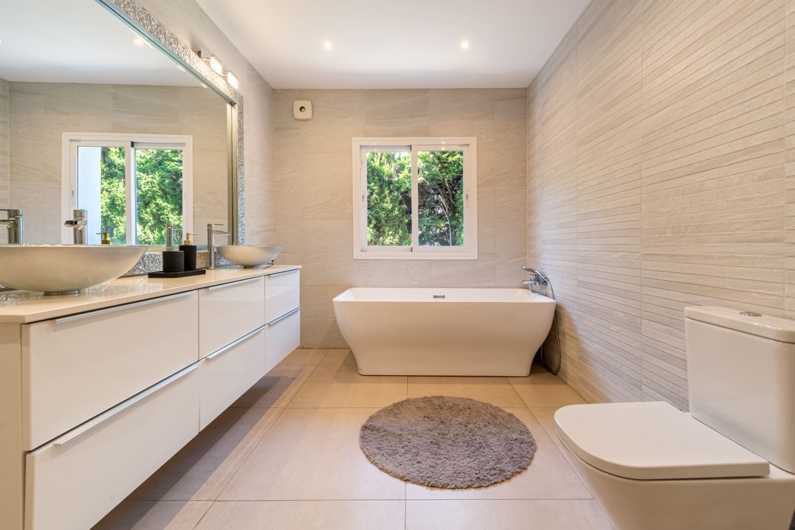 4 bedroom Villa for sale in Nueva Andalucia with pool garage - € 1,995,000 (Ref: 9202400)