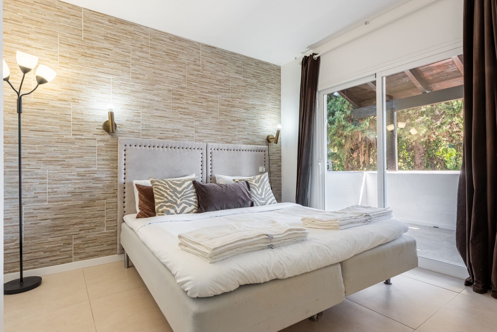 4 bedroom Villa for sale in Nueva Andalucia with pool garage - € 1,995,000 (Ref: 9202400)