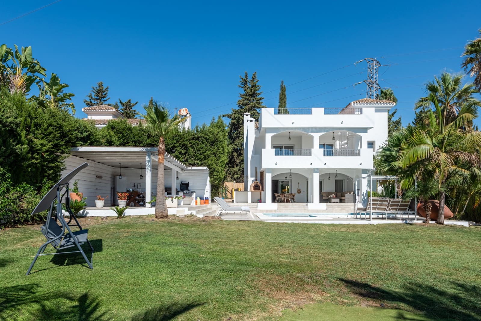 4 bedroom Villa for sale in Nueva Andalucia with pool garage - € 1,995,000 (Ref: 9202400)