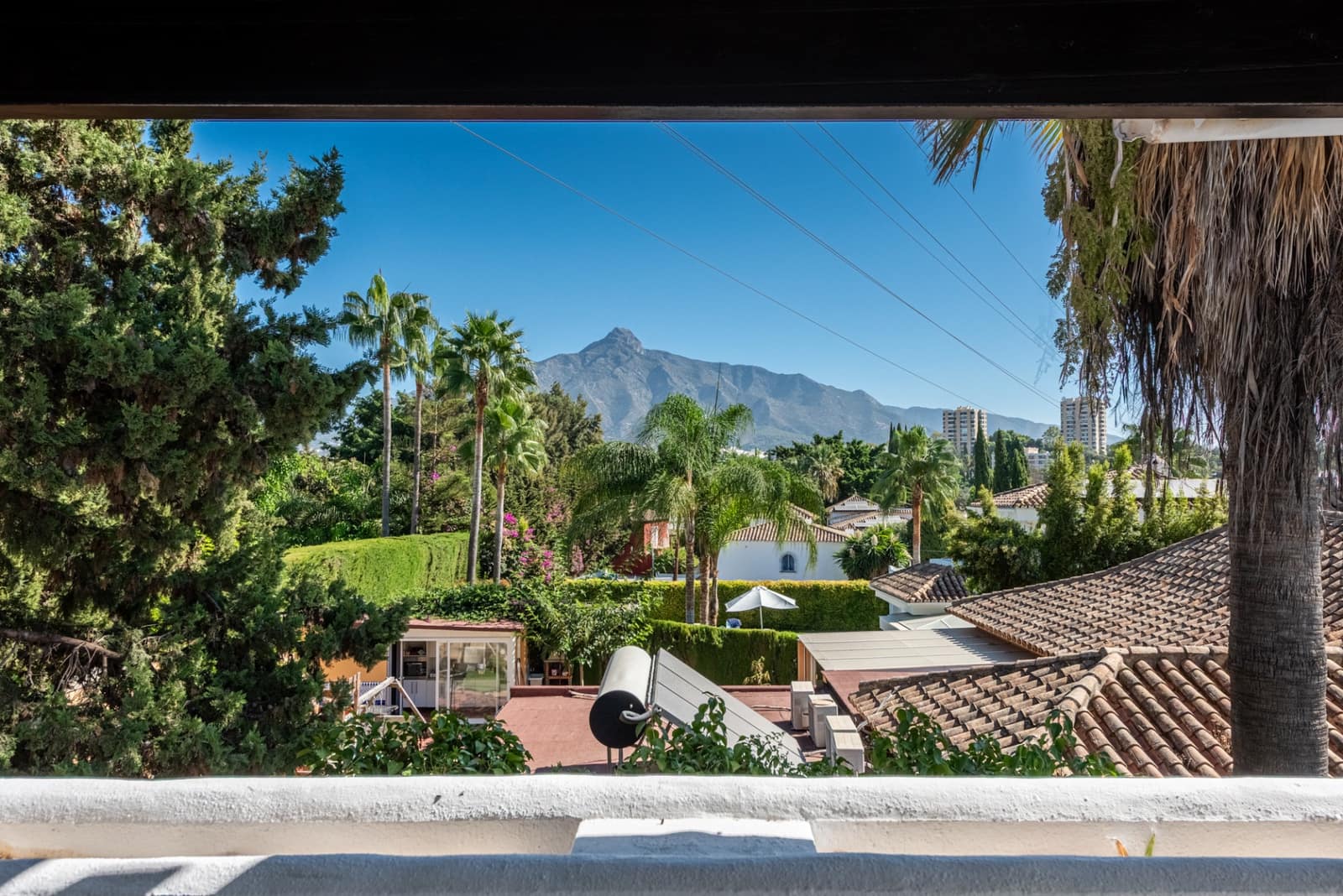 4 bedroom Villa for sale in Nueva Andalucia with pool garage - € 1,995,000 (Ref: 9202400)