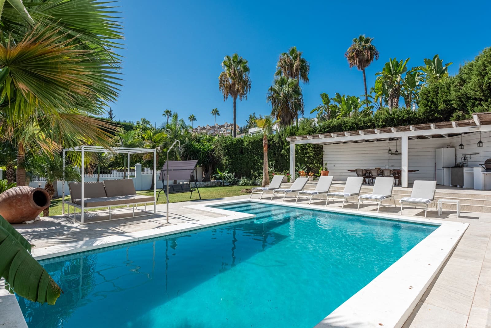 4 bedroom Villa for sale in Nueva Andalucia with pool garage - € 1,995,000 (Ref: 9202400)