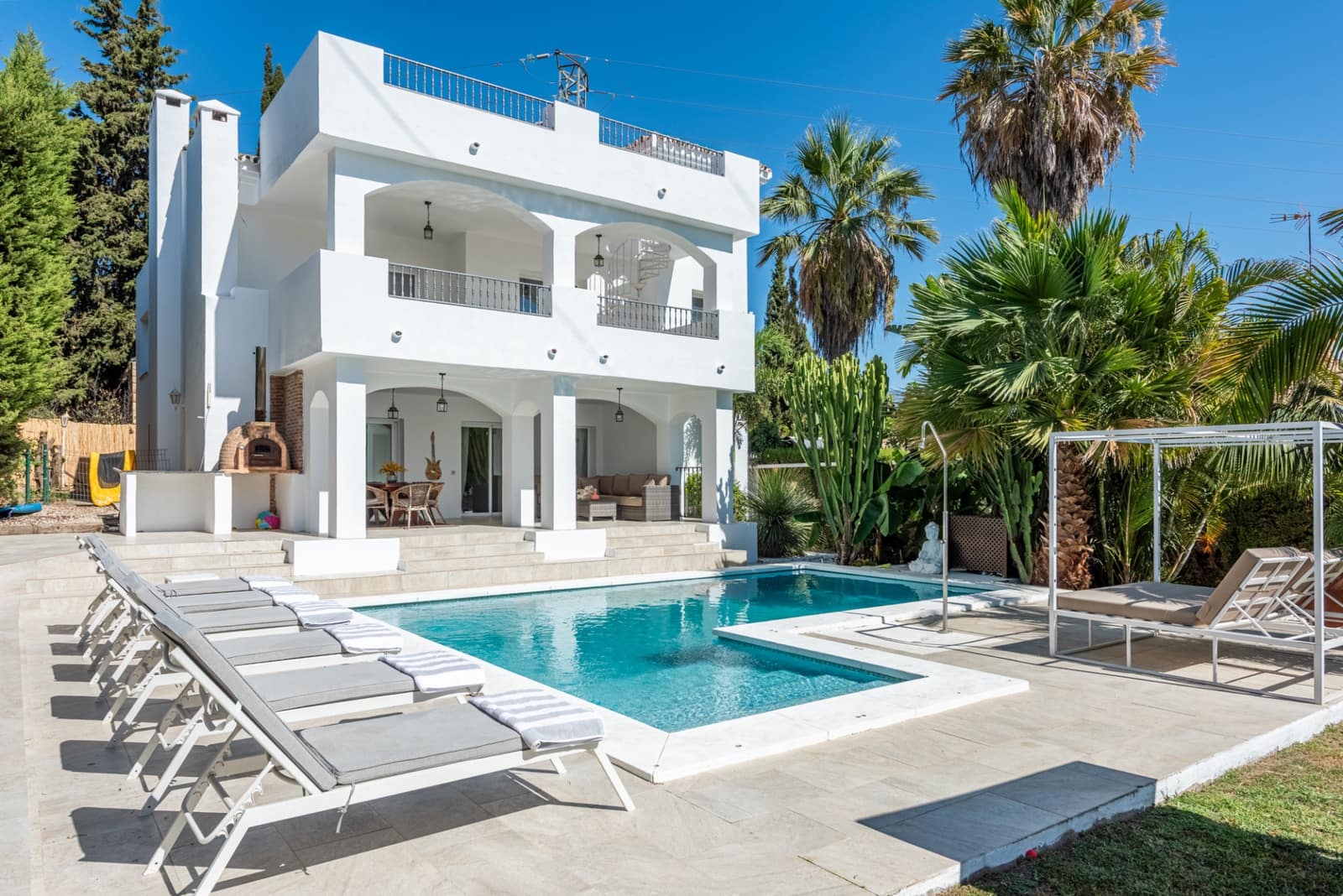 4 bedroom Villa for sale in Nueva Andalucia with pool garage - € 1,995,000 (Ref: 9202400)