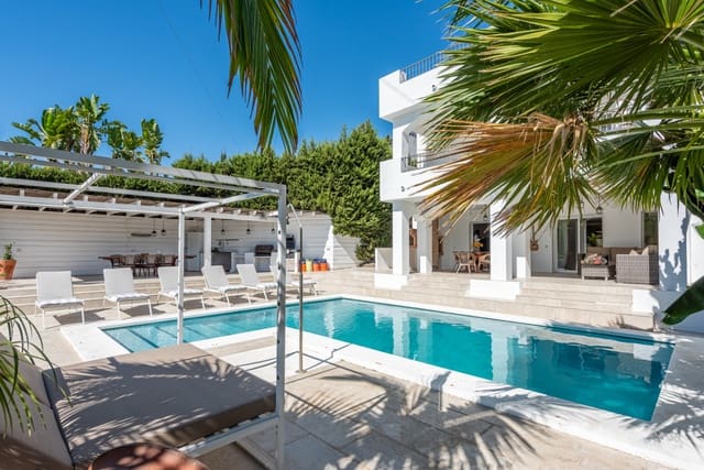 4 soverom Villa til salgs i Las Brisas, Marbella med svømmebasseng garasje - € 1 875 000 (Ref: 9202400)