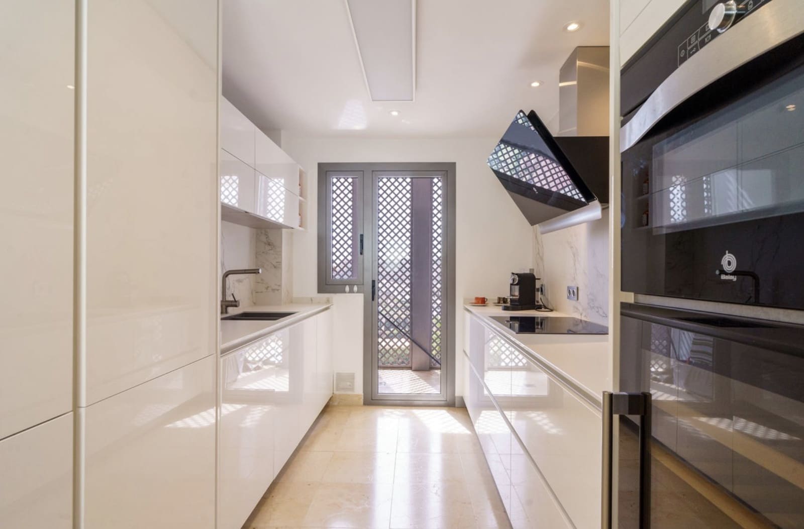 2 slaapkamer Appartement te koop in Benahavis met zwembad garage - € 489.000 (Ref: 9202403)