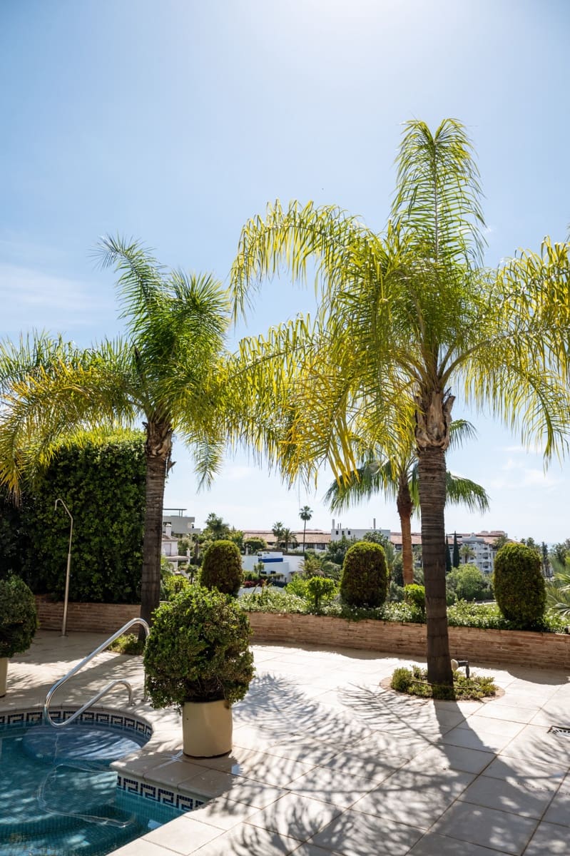 Chalet de 4 habitaciones en La Quinta en venta con piscina garaje - 2.395.000 € (Ref: 9204453)