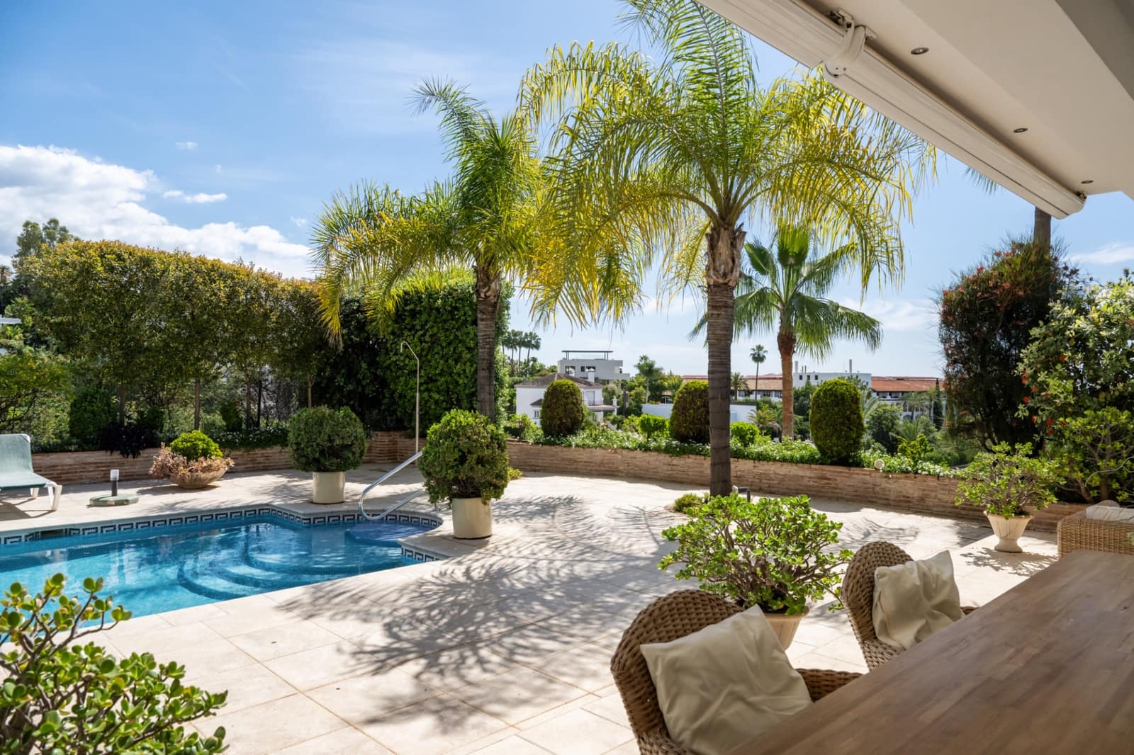 Chalet de 4 habitaciones en La Quinta en venta con piscina garaje - 2.395.000 € (Ref: 9204453)