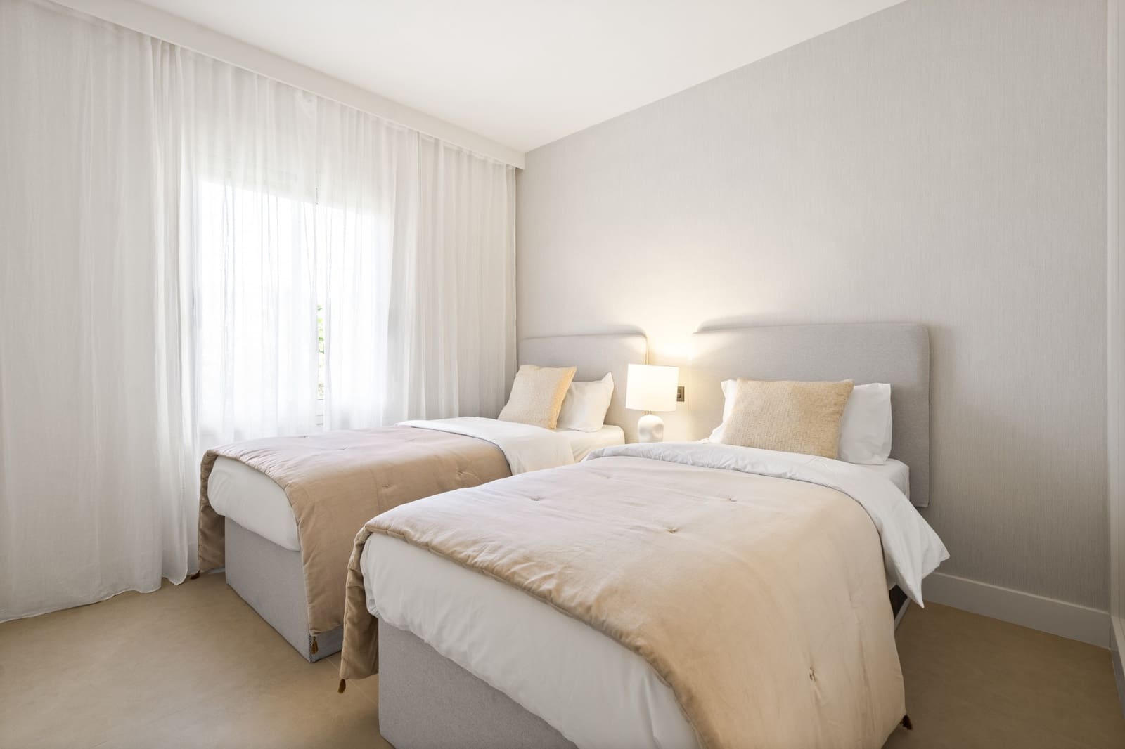 3 sovrum Lägenhet till salu i Nueva Andalucia med pool garage - 1 180 000 € (Ref: 9206413)