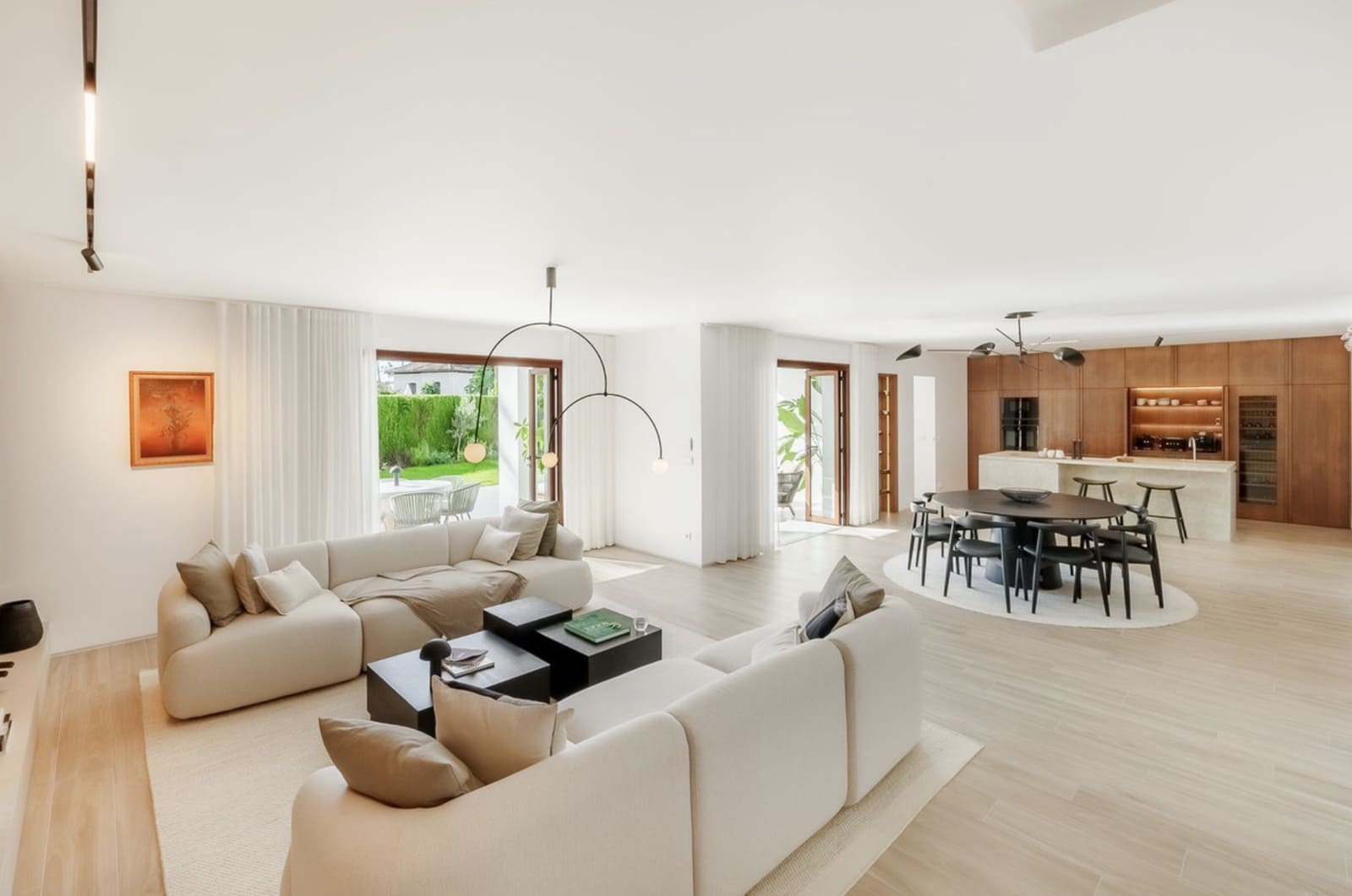 4 soverom Leilighet til salgs i Nueva Andalucia med svømmebasseng garasje - € 2 545 000 (Ref: 9215012)