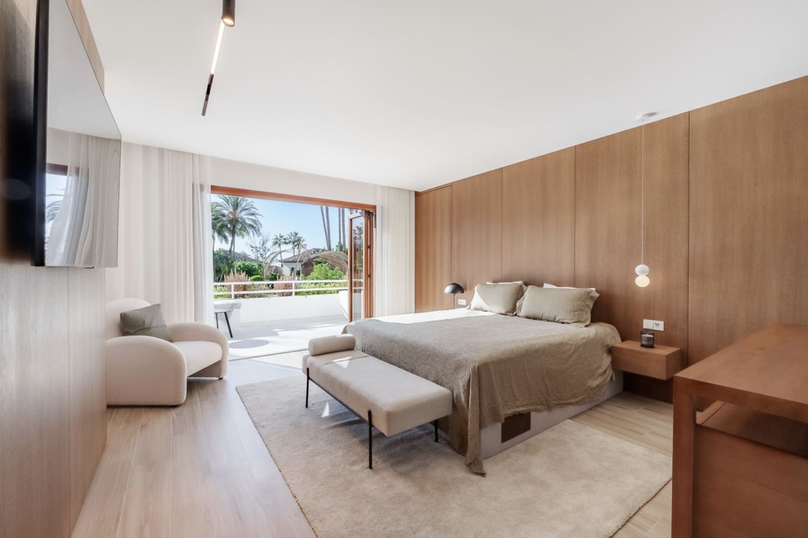4 soverom Leilighet til salgs i Nueva Andalucia med svømmebasseng garasje - € 2 545 000 (Ref: 9215012)