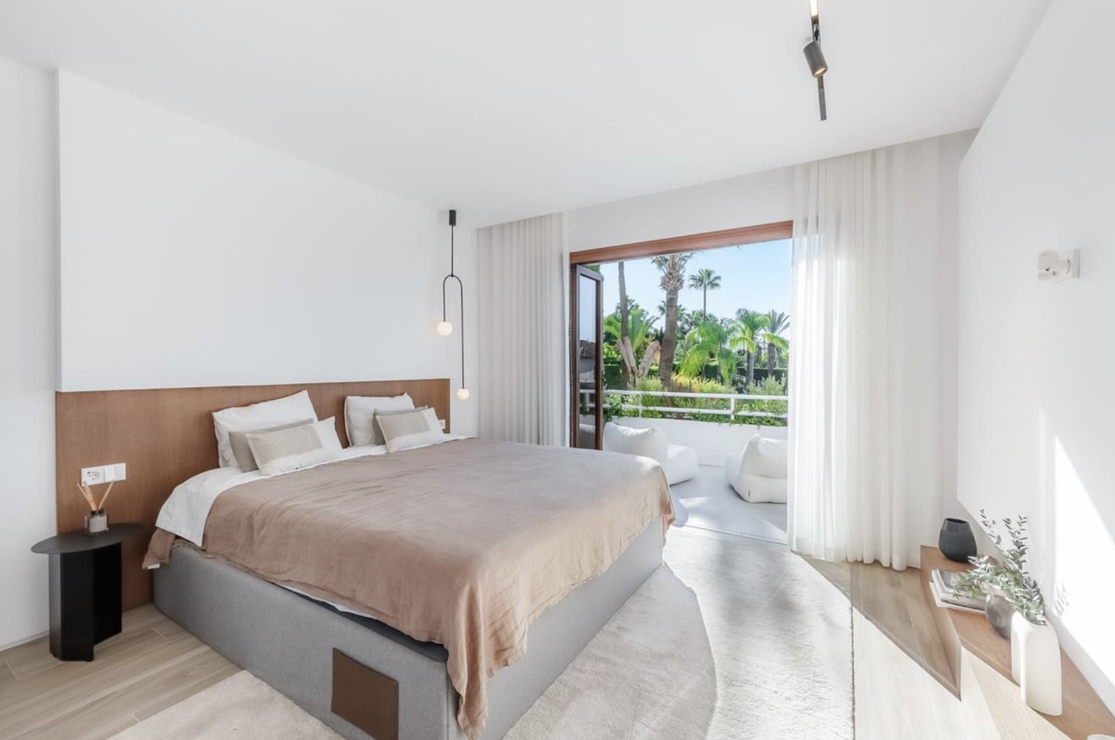 4 soverom Leilighet til salgs i Nueva Andalucia med svømmebasseng garasje - € 2 545 000 (Ref: 9215012)