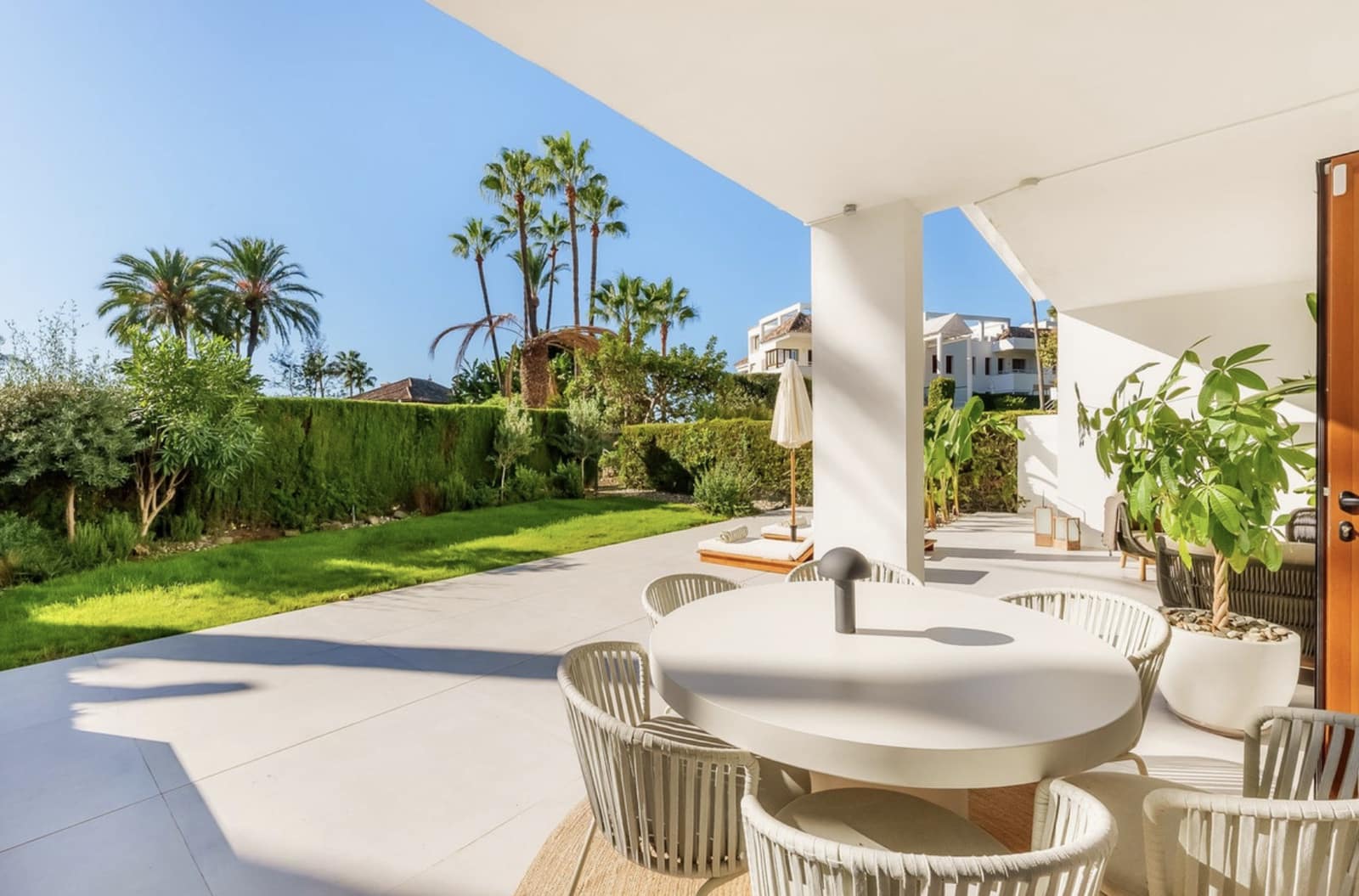 4 soverom Leilighet til salgs i Nueva Andalucia med svømmebasseng garasje - € 2 545 000 (Ref: 9215012)