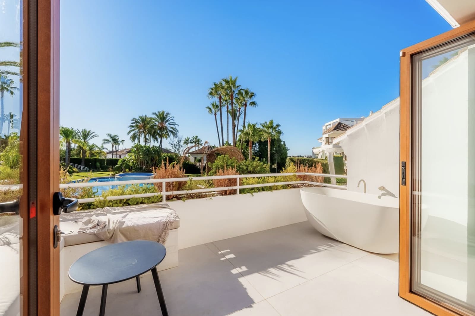 4 soverom Leilighet til salgs i Nueva Andalucia med svømmebasseng garasje - € 2 545 000 (Ref: 9215012)