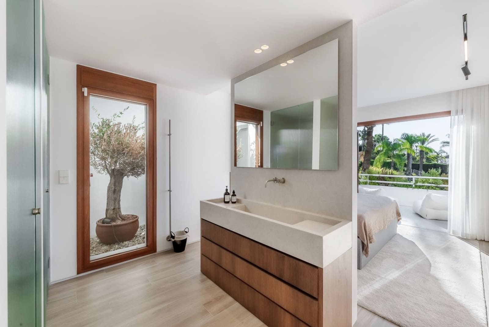 4 soverom Leilighet til salgs i Nueva Andalucia med svømmebasseng garasje - € 2 545 000 (Ref: 9215012)