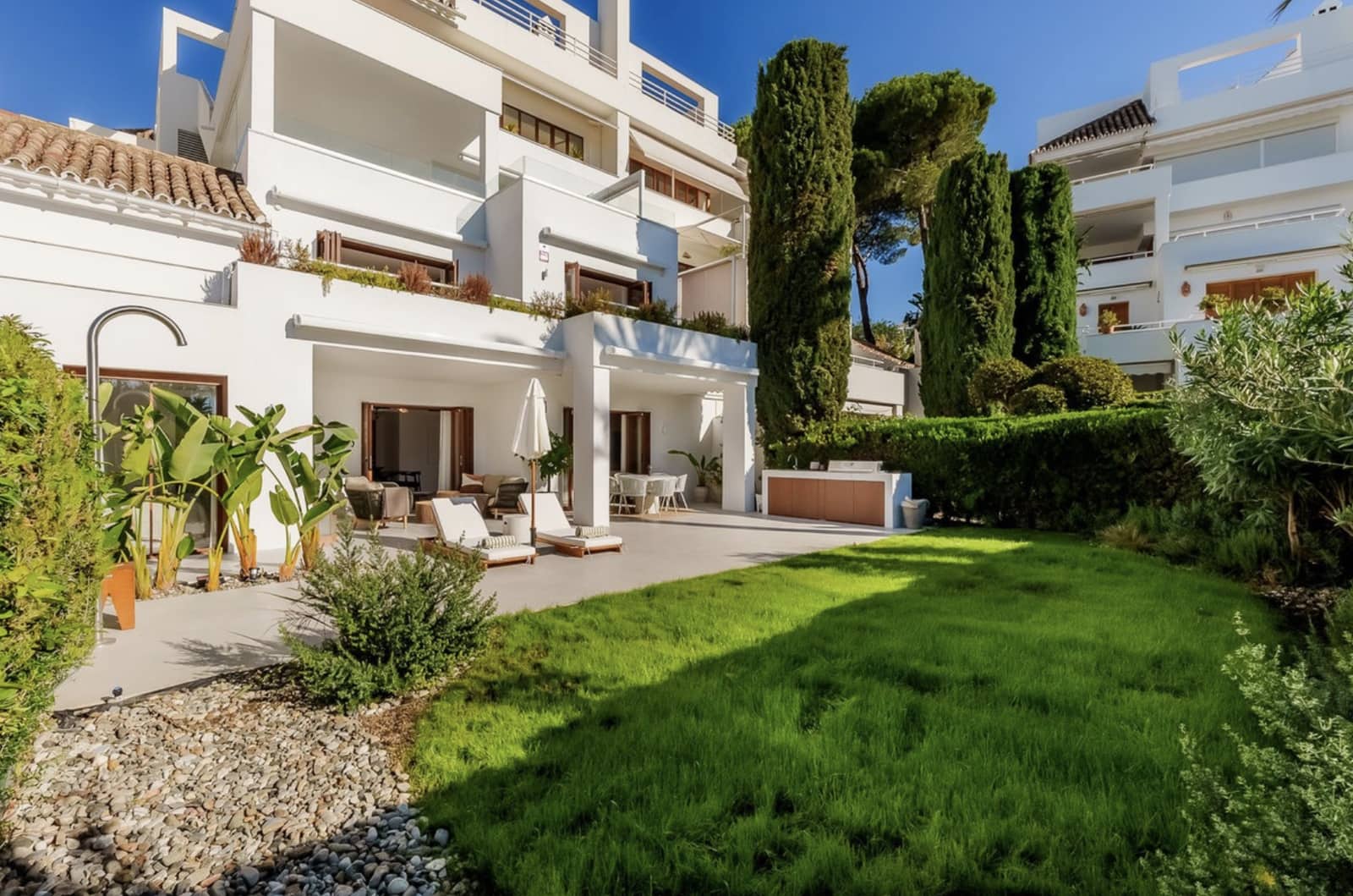 4 soverom Leilighet til salgs i Nueva Andalucia med svømmebasseng garasje - € 2 545 000 (Ref: 9215012)