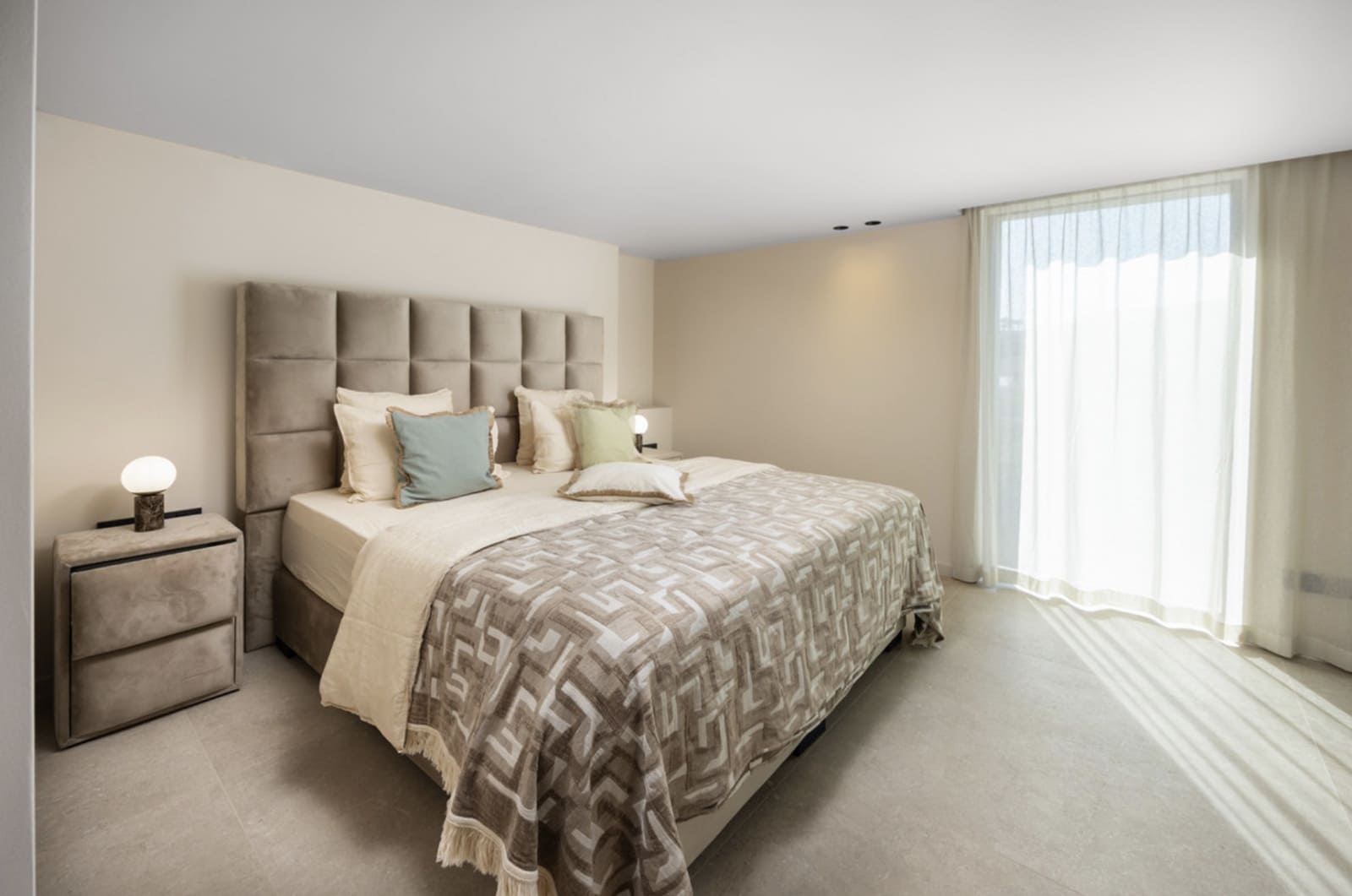 5 soveværelse Villa til salg i Nueva Andalucia med swimmingpool garage - € 4.695.000 (Ref: 9215014)