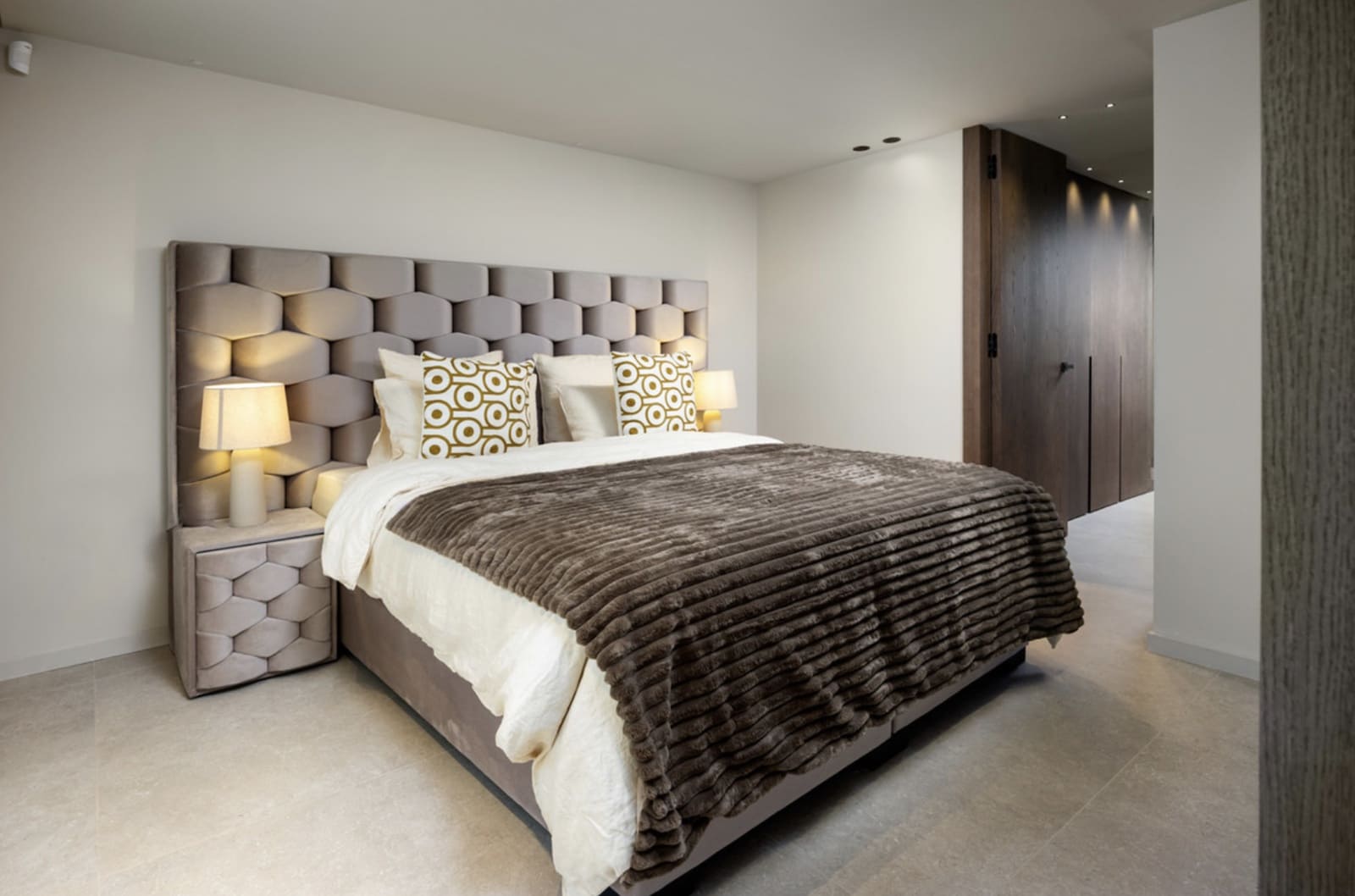 Chalet de 5 habitaciones en Nueva Andalucia en venta con piscina garaje - 4.695.000 € (Ref: 9215014)