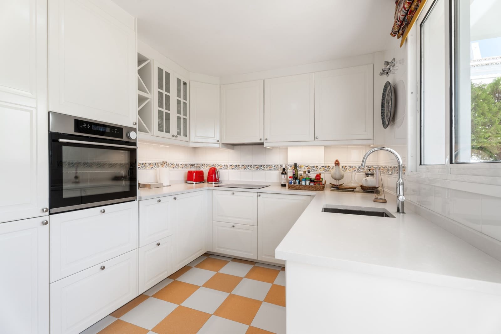 3 bedroom Penthouse for sale in Nueva Andalucia with pool garage - € 869,000 (Ref: 9215016)