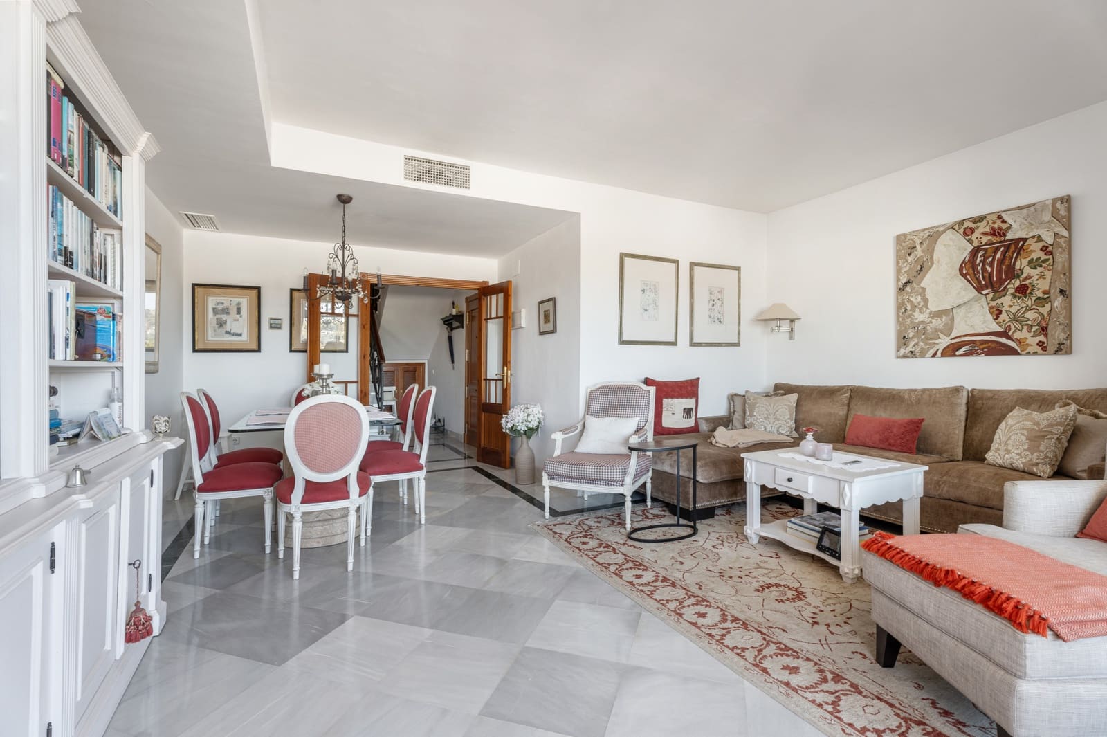 3 bedroom Penthouse for sale in Nueva Andalucia with pool garage - € 869,000 (Ref: 9215016)