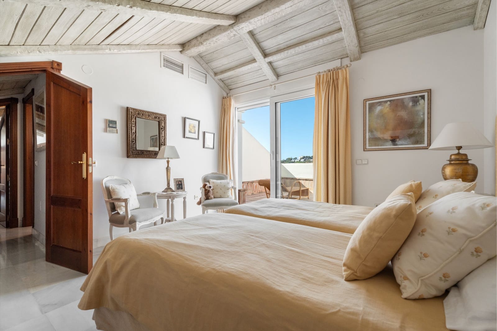 3 bedroom Penthouse for sale in Nueva Andalucia with pool garage - € 869,000 (Ref: 9215016)