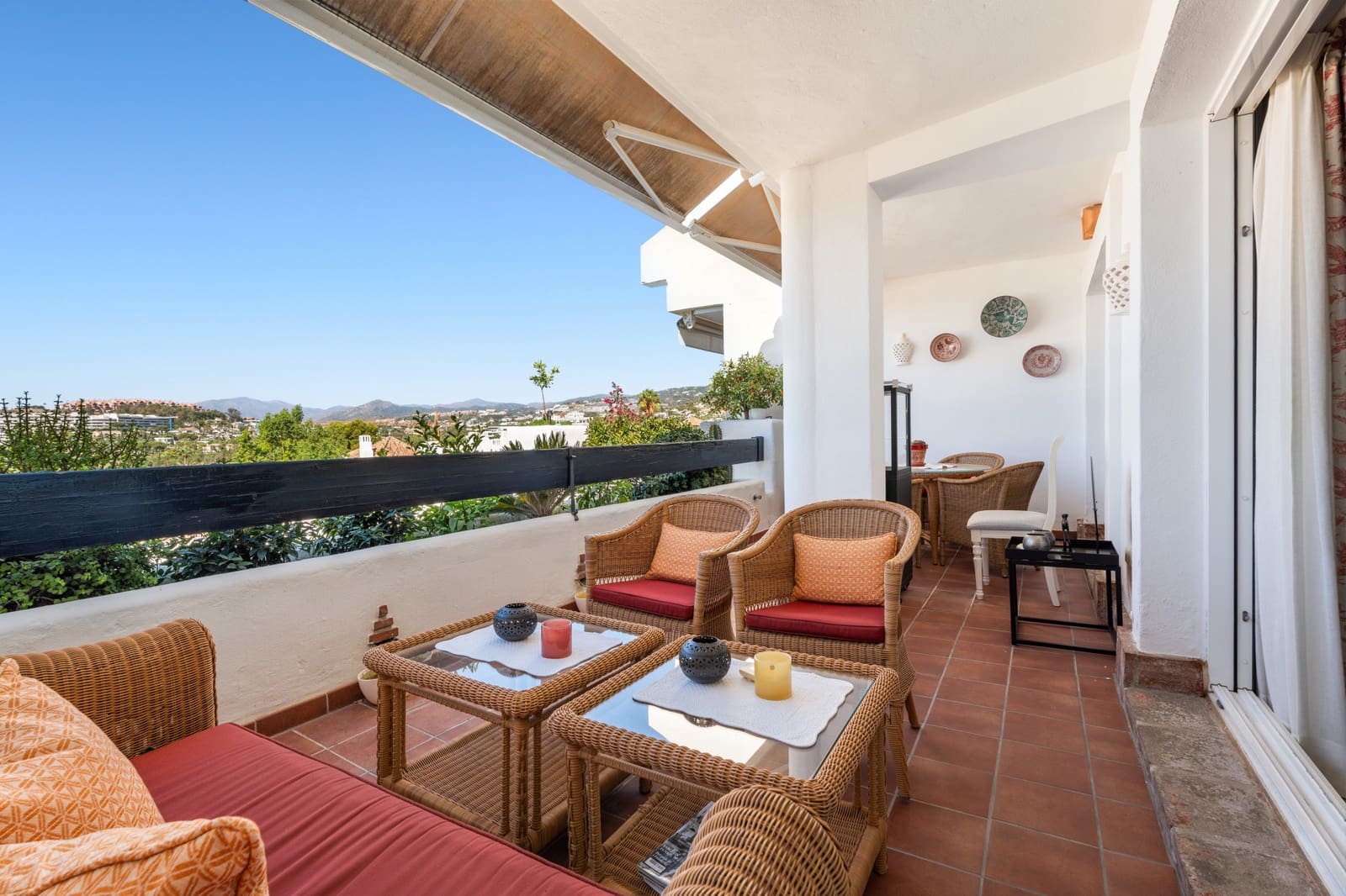 3 bedroom Penthouse for sale in Nueva Andalucia with pool garage - € 869,000 (Ref: 9215016)