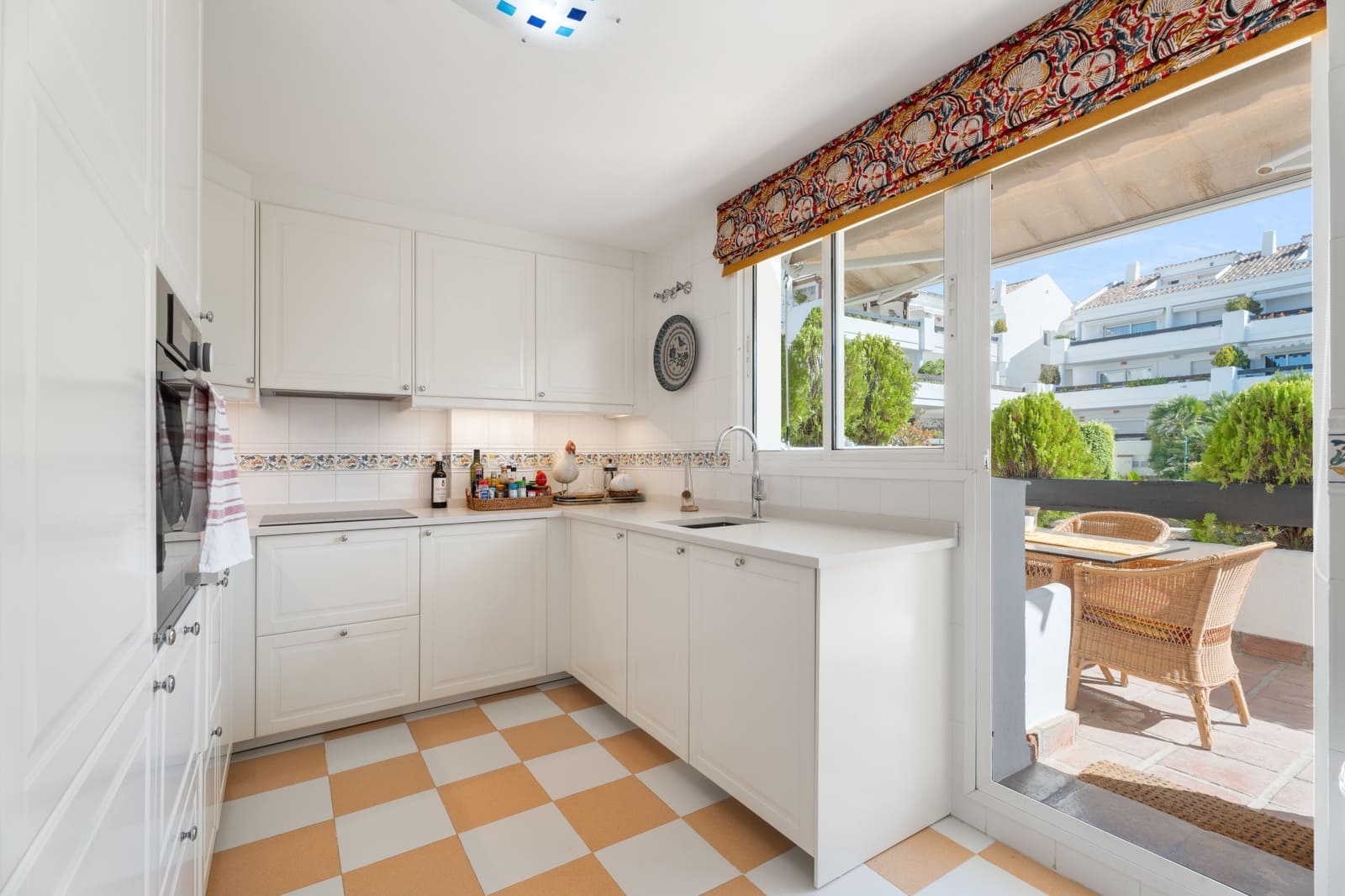 3 bedroom Penthouse for sale in Nueva Andalucia with pool garage - € 869,000 (Ref: 9215016)