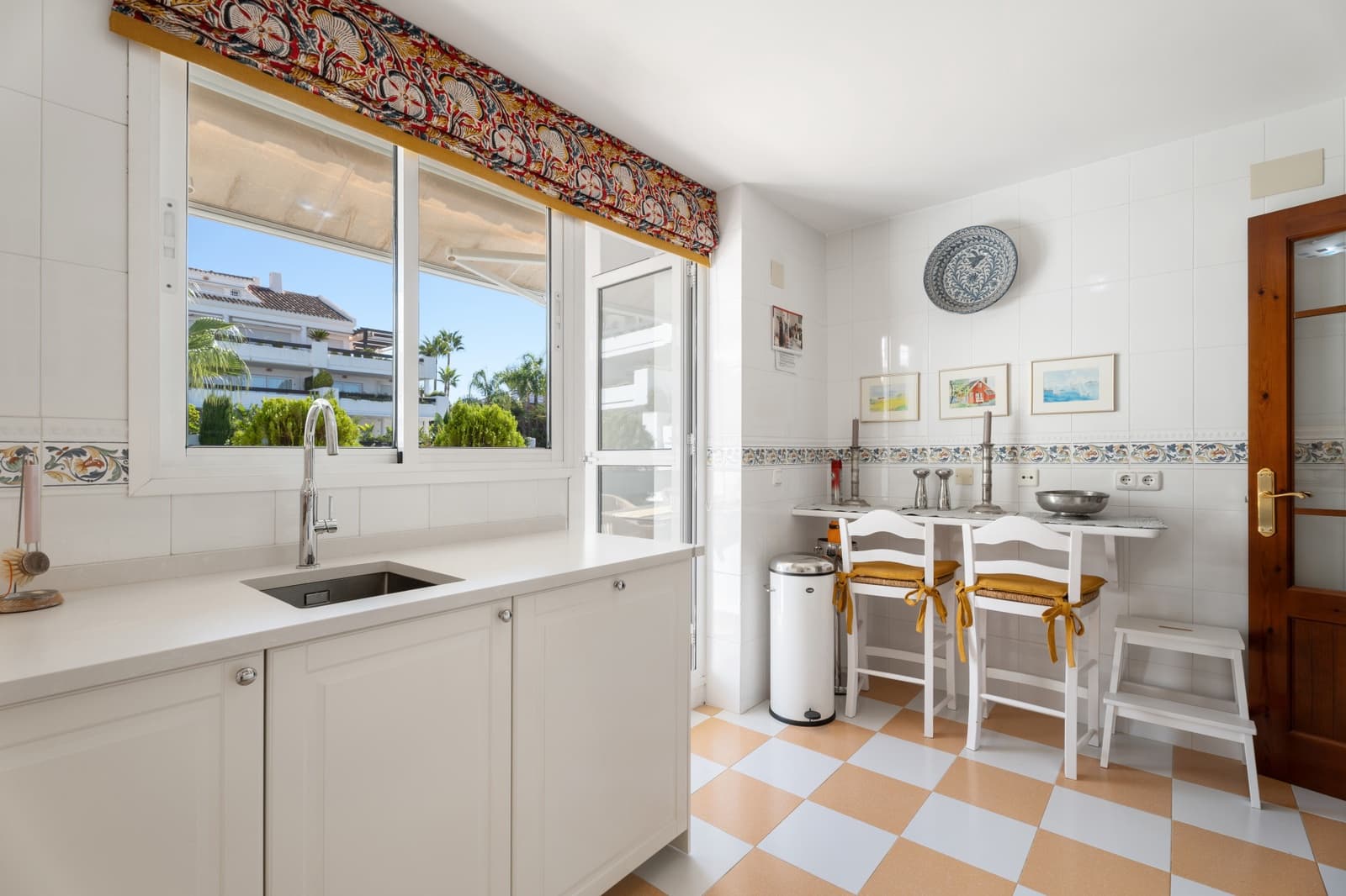 3 bedroom Penthouse for sale in Nueva Andalucia with pool garage - € 869,000 (Ref: 9215016)