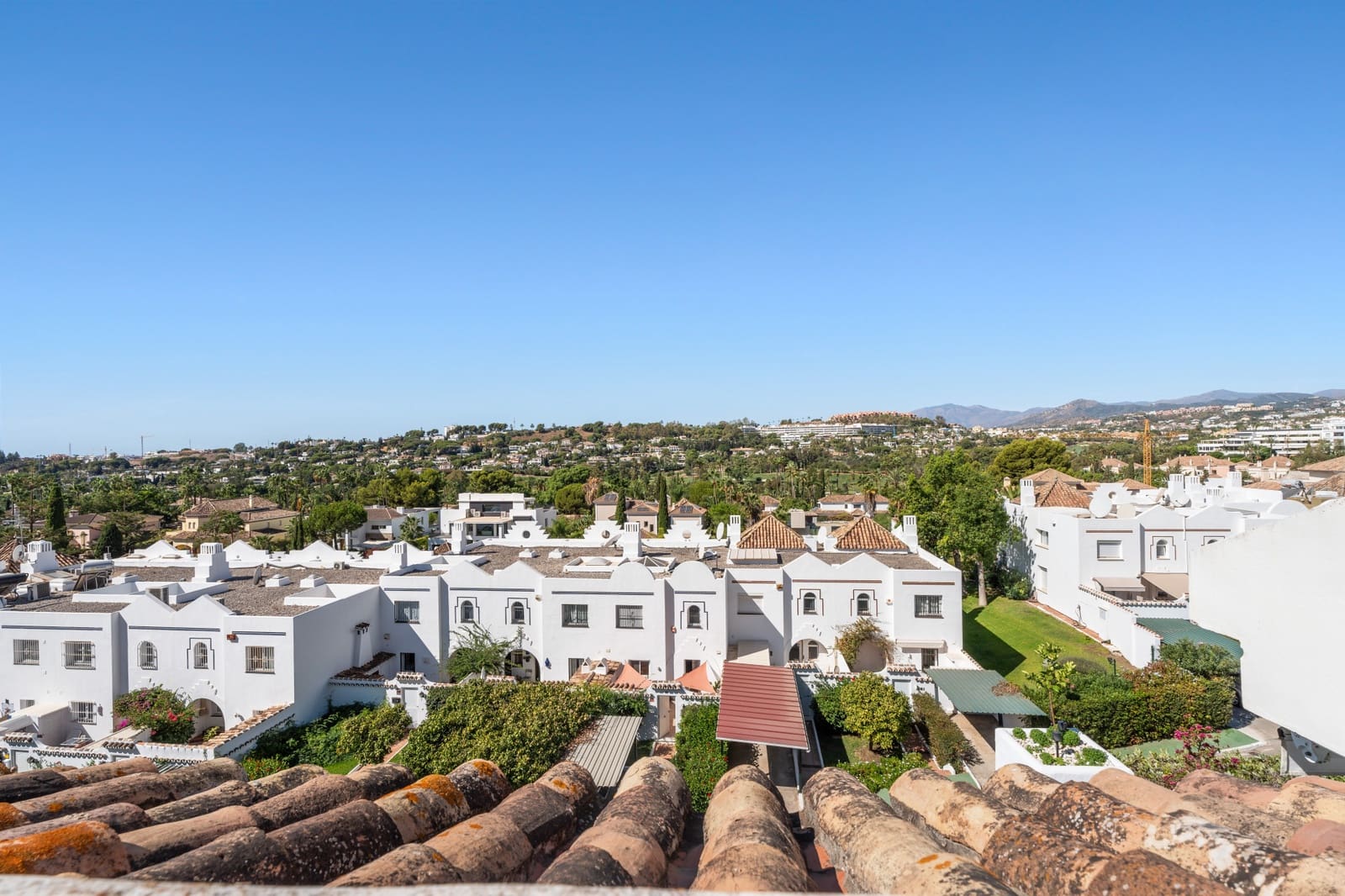 3 bedroom Penthouse for sale in Nueva Andalucia with pool garage - € 869,000 (Ref: 9215016)