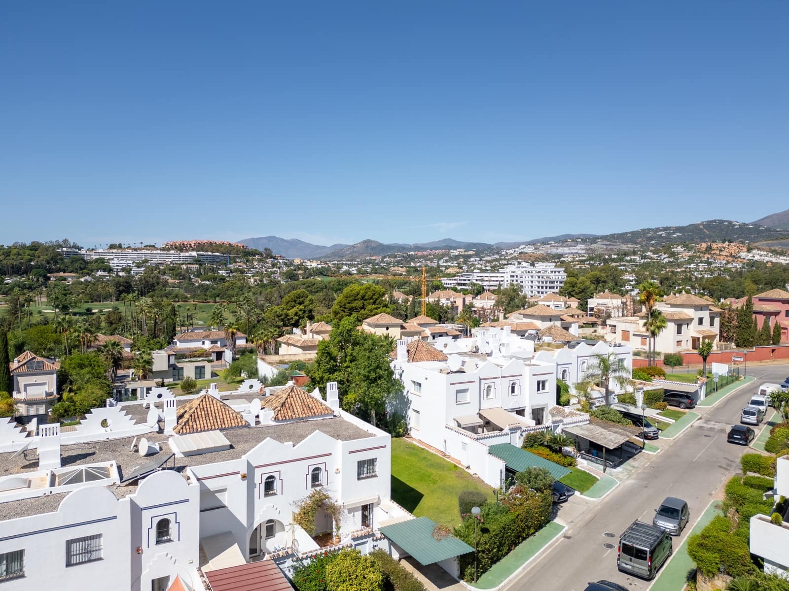 3 bedroom Penthouse for sale in Nueva Andalucia with pool garage - € 869,000 (Ref: 9215016)