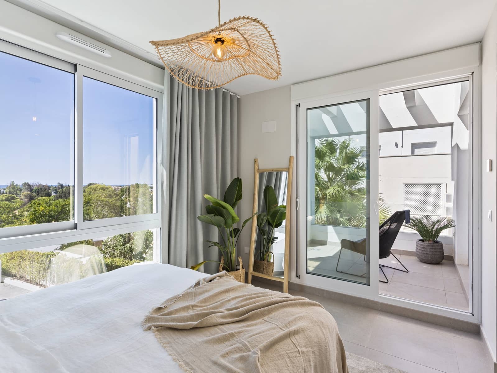 5 soverom Hus til salgs i Nueva Andalucia med svømmebasseng garasje - € 1 295 000 (Ref: 9217324)