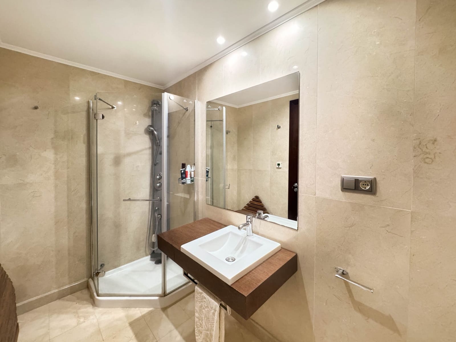 Ático de 2 habitaciones en Marbella en venta con piscina garaje - 1.100.000 € (Ref: 9226480)