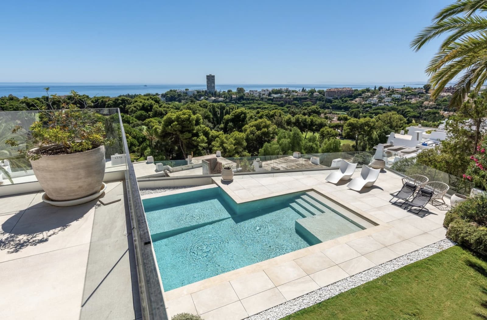 4 makuuhuone Huvila myytävänä paikassa Marbella mukana uima-altaan 
autotalli - 5 900 000 € (Ref: 9228477)