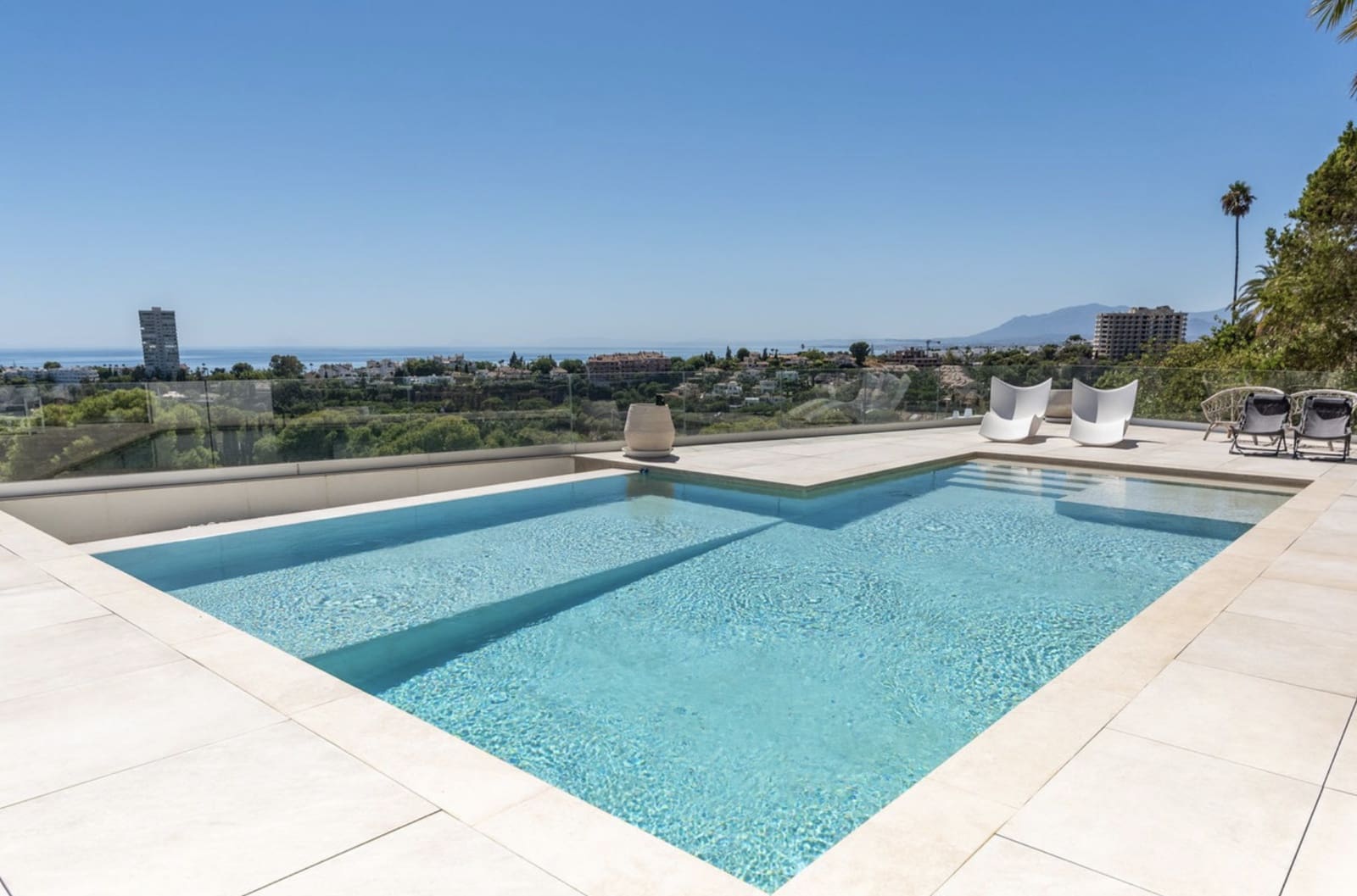 4 makuuhuone Huvila myytävänä paikassa Marbella mukana uima-altaan 
autotalli - 5 900 000 € (Ref: 9228477)