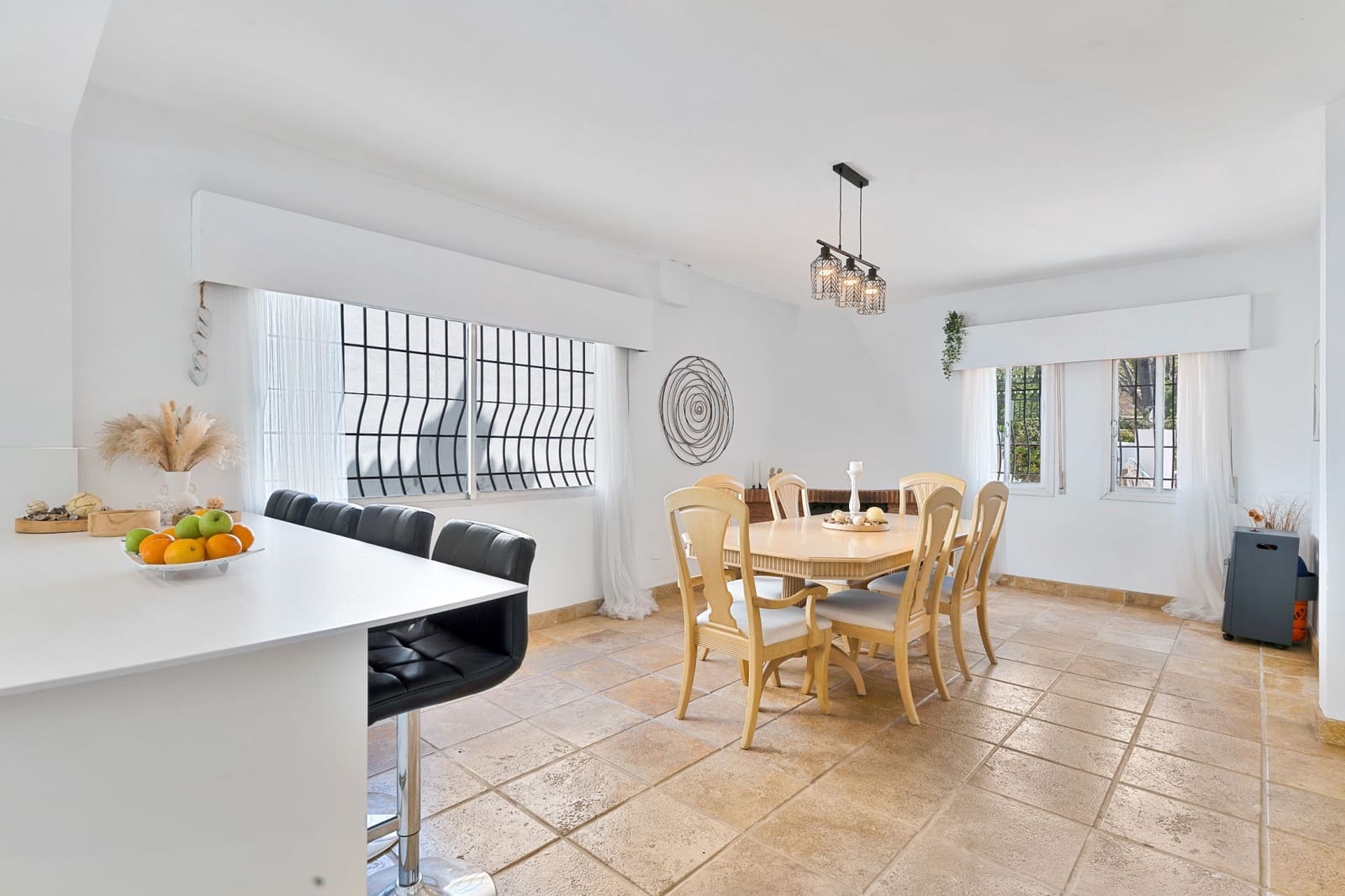 5 soveværelse Villa til salg i Nueva Andalucia med swimmingpool garage - € 1.150.000 (Ref: 9230470)