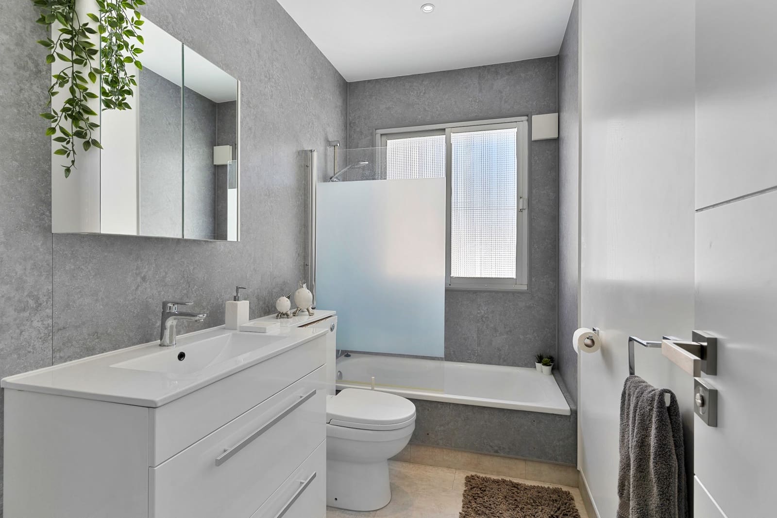 5 soveværelse Villa til salg i Nueva Andalucia med swimmingpool garage - € 1.150.000 (Ref: 9230470)