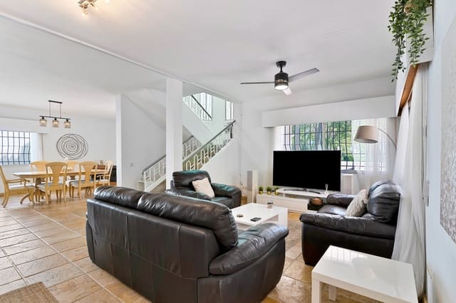 5 soveværelse Villa til salg i Nueva Andalucia, Marbella med swimmingpool garage - € 1.150.000 (Ref: 9230470)