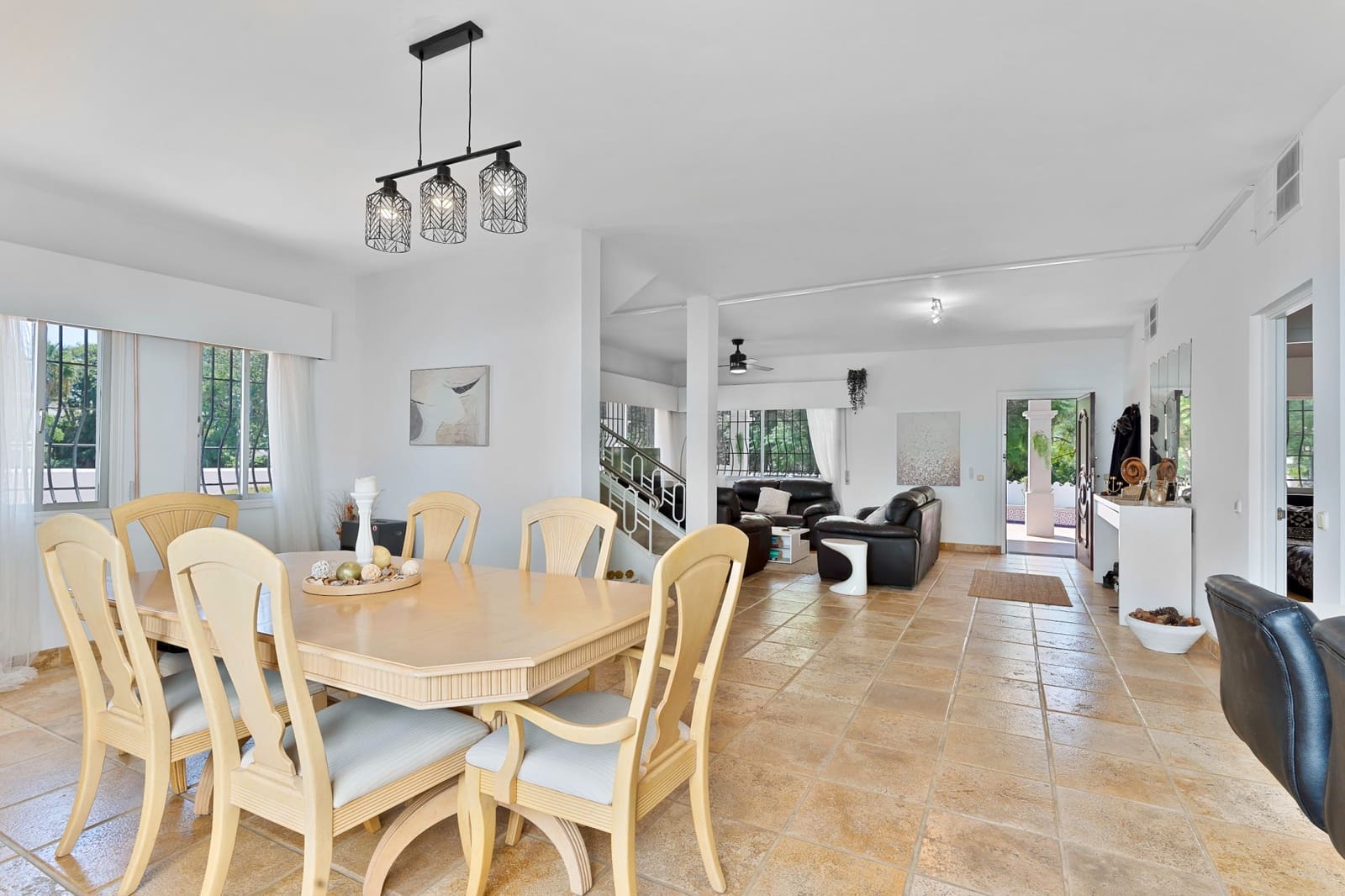 5 soveværelse Villa til salg i Nueva Andalucia med swimmingpool garage - € 1.150.000 (Ref: 9230470)