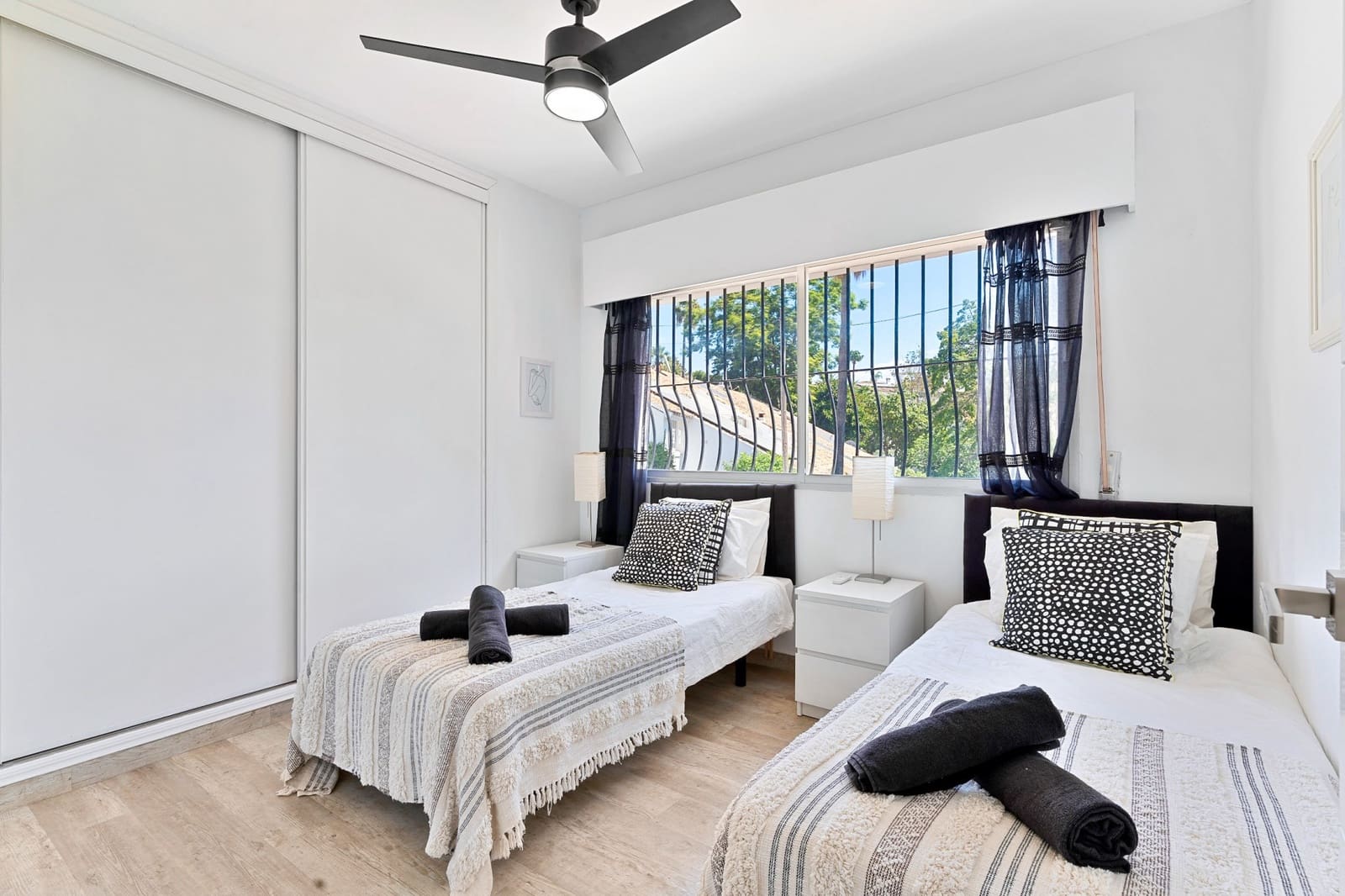 5 soveværelse Villa til salg i Nueva Andalucia med swimmingpool garage - € 1.150.000 (Ref: 9230470)