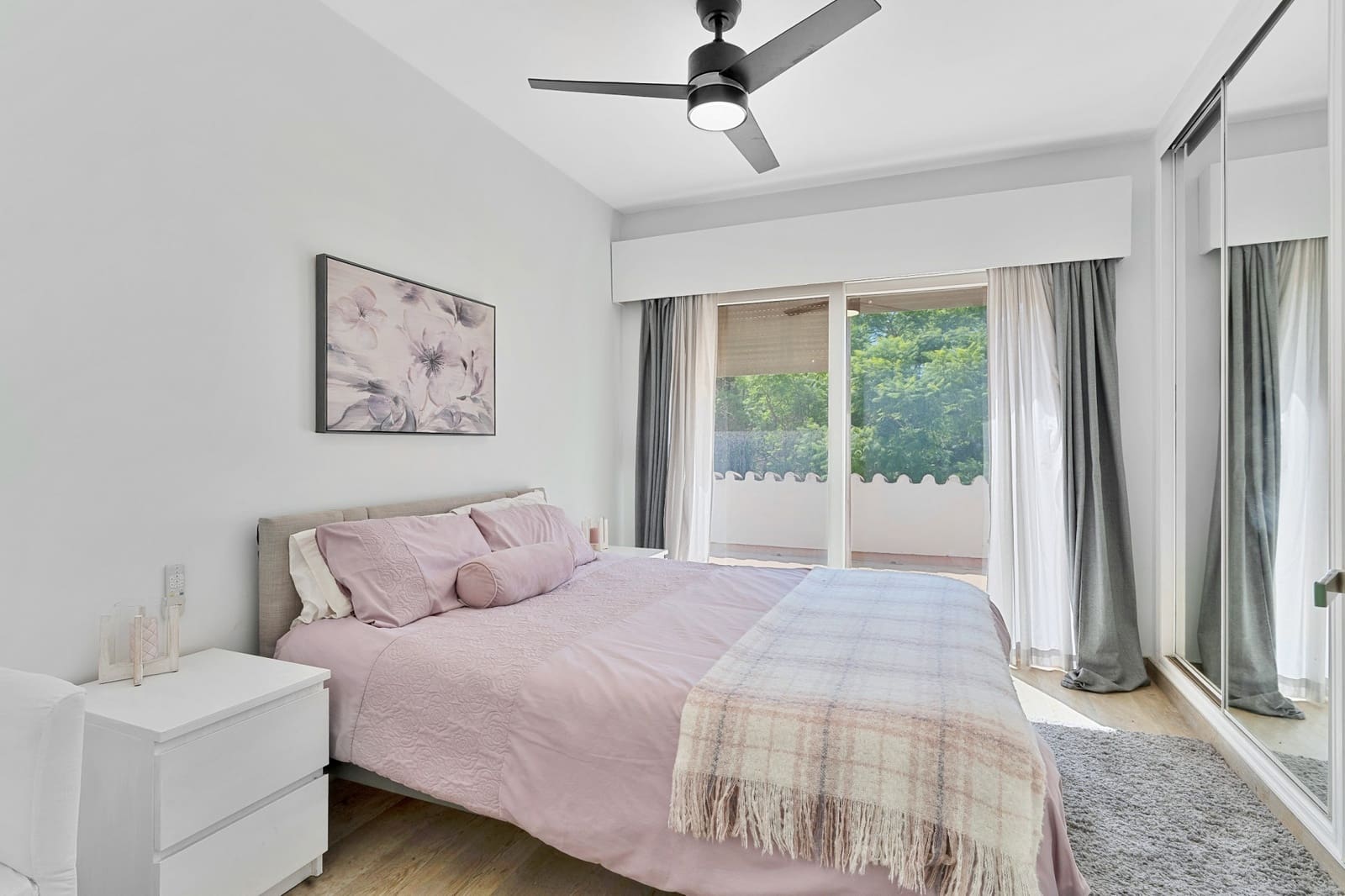 5 soveværelse Villa til salg i Nueva Andalucia med swimmingpool garage - € 1.150.000 (Ref: 9230470)