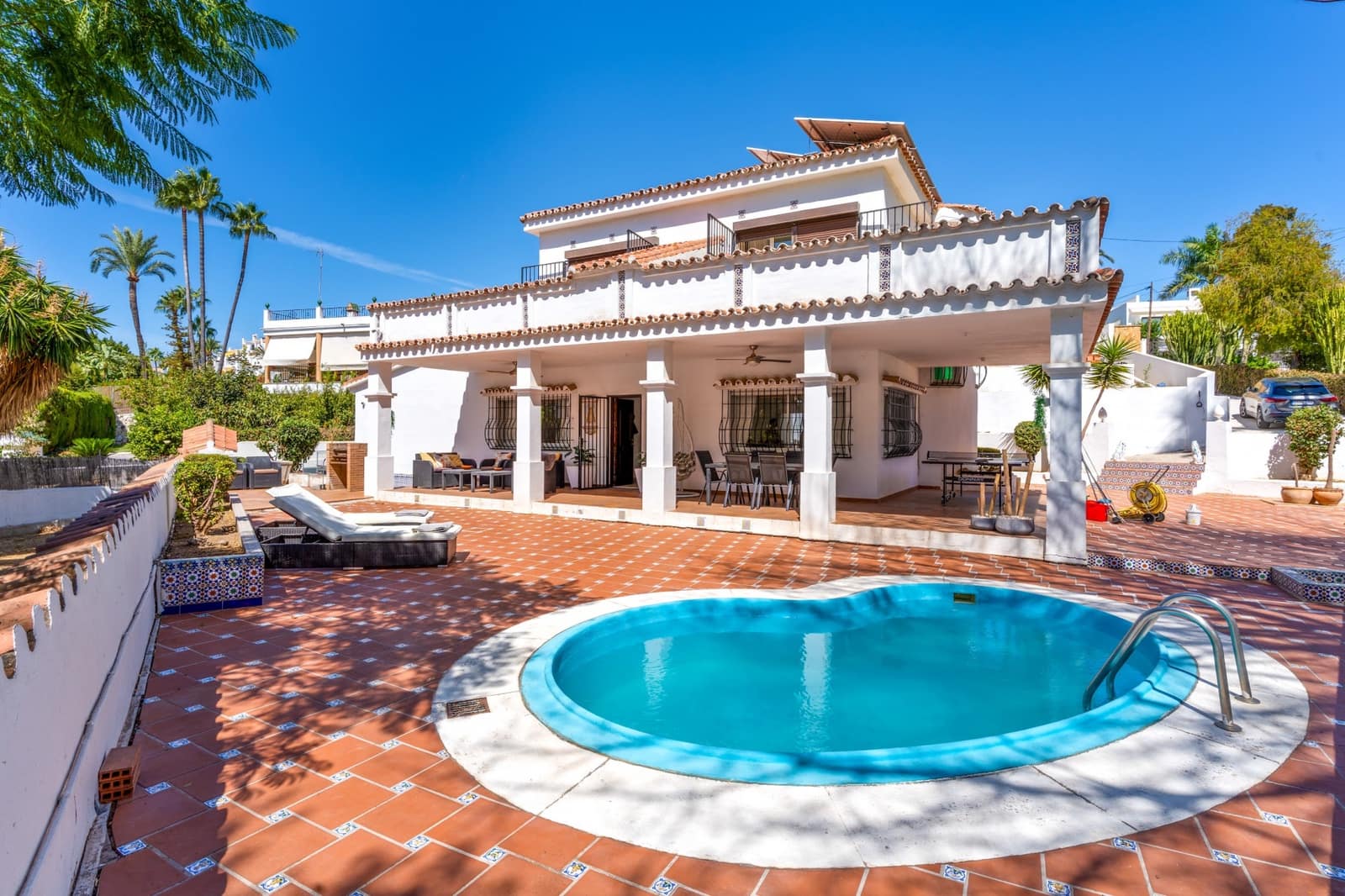 5 soveværelse Villa til salg i Nueva Andalucia med swimmingpool garage - € 1.150.000 (Ref: 9230470)