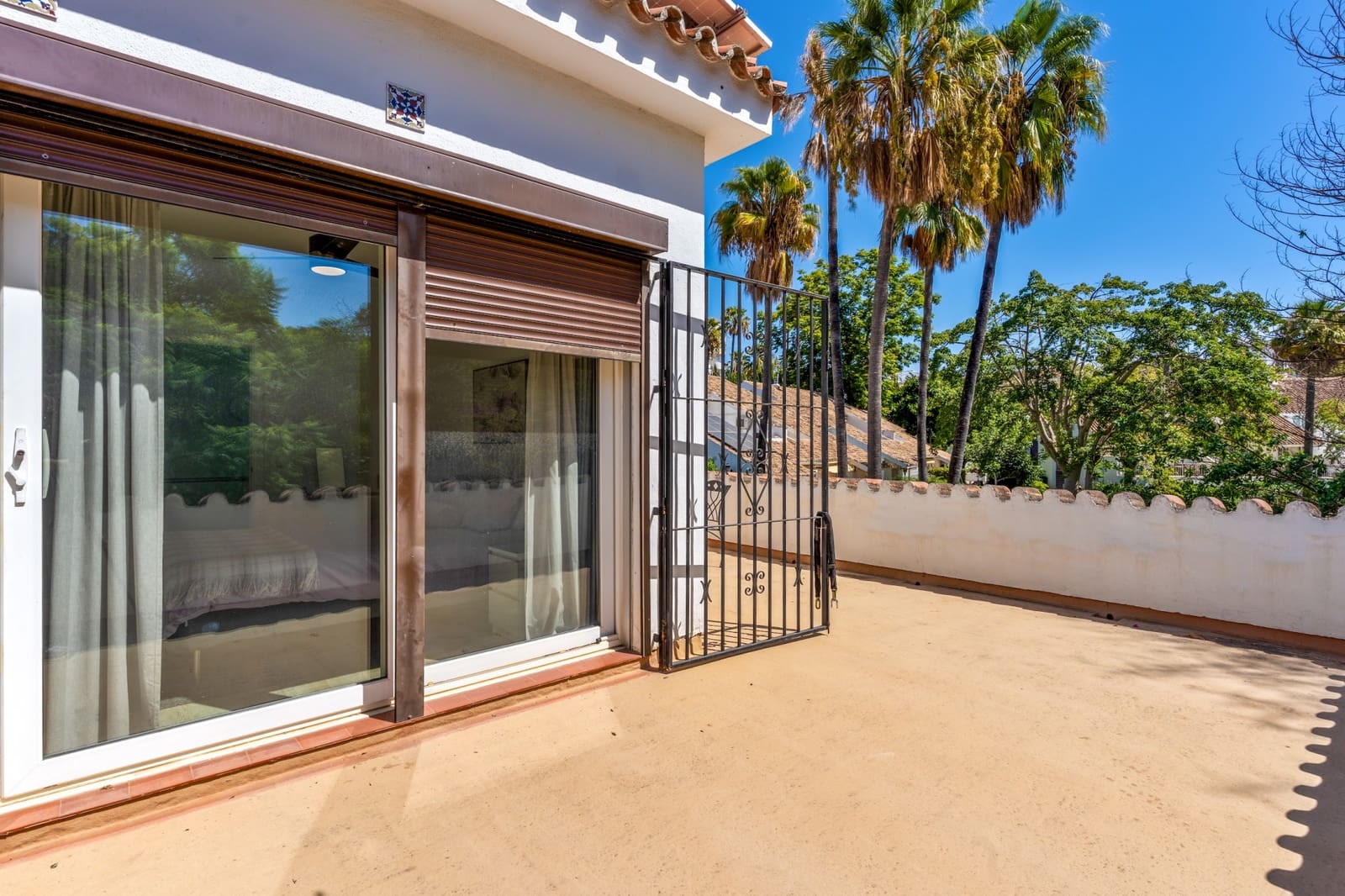 5 soveværelse Villa til salg i Nueva Andalucia med swimmingpool garage - € 1.150.000 (Ref: 9230470)