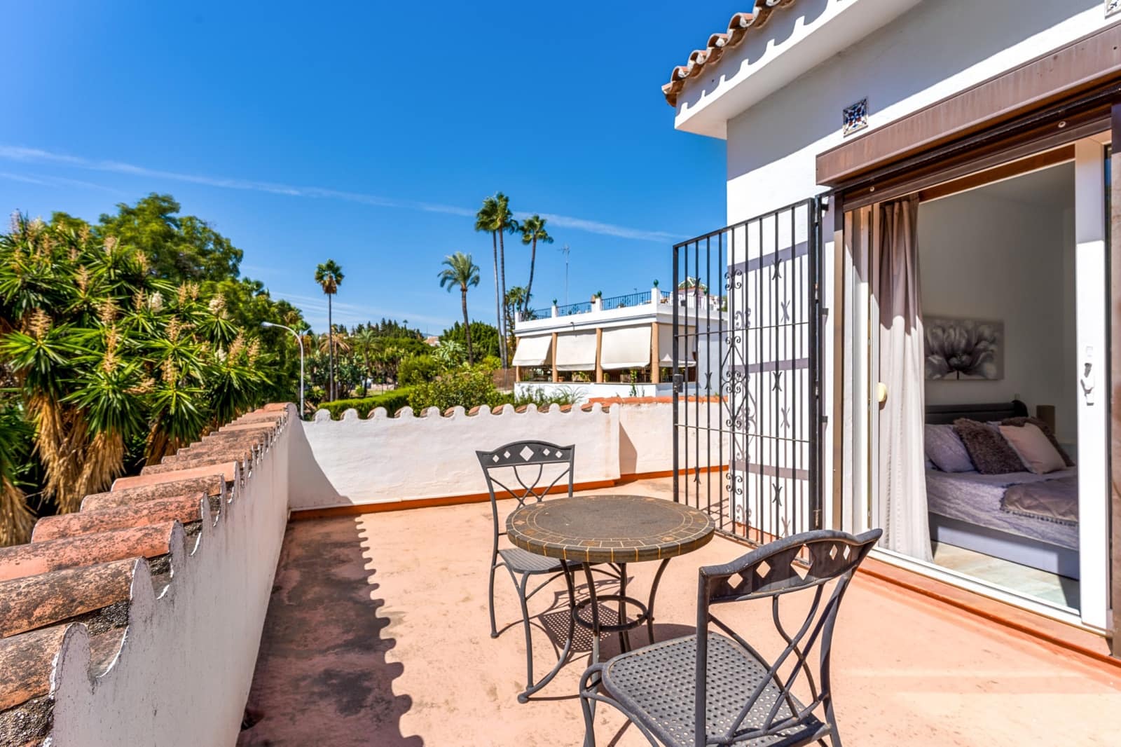 5 soveværelse Villa til salg i Nueva Andalucia med swimmingpool garage - € 1.150.000 (Ref: 9230470)