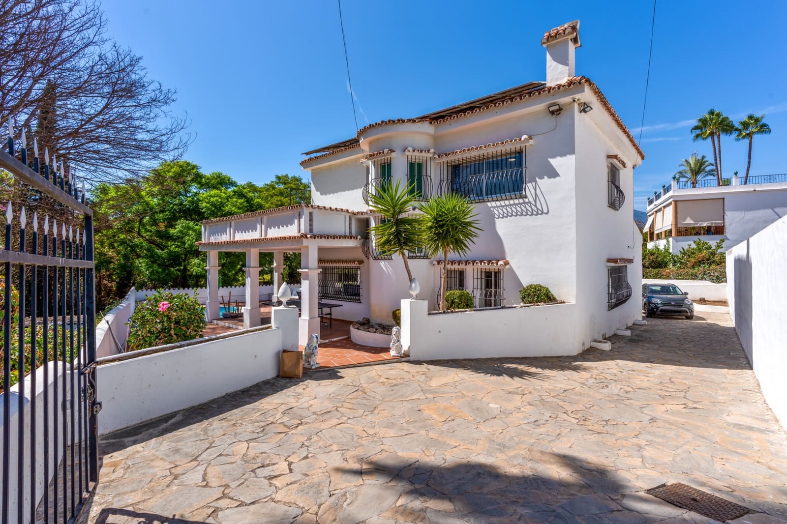 5 soveværelse Villa til salg i Nueva Andalucia med swimmingpool garage - € 1.150.000 (Ref: 9230470)