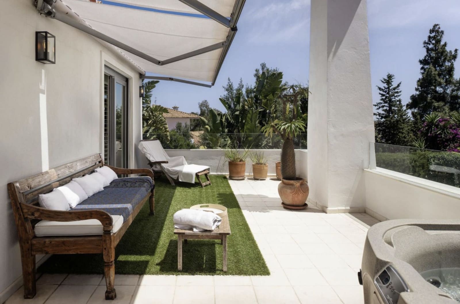 3 bedroom Villa for sale in La Quinta with pool - € 2,250,000 (Ref: 9232535)