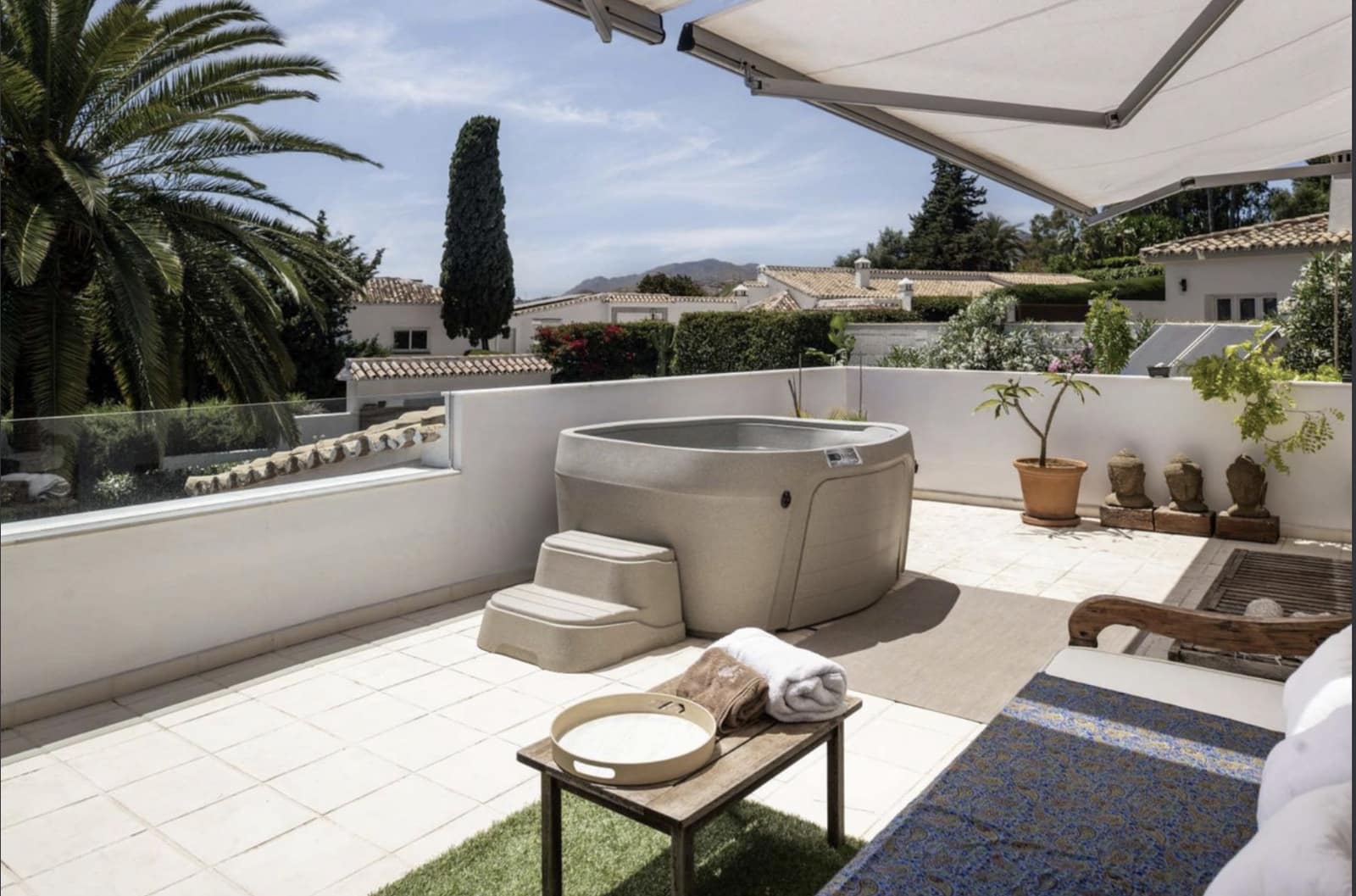 3 bedroom Villa for sale in La Quinta with pool - € 2,250,000 (Ref: 9232535)