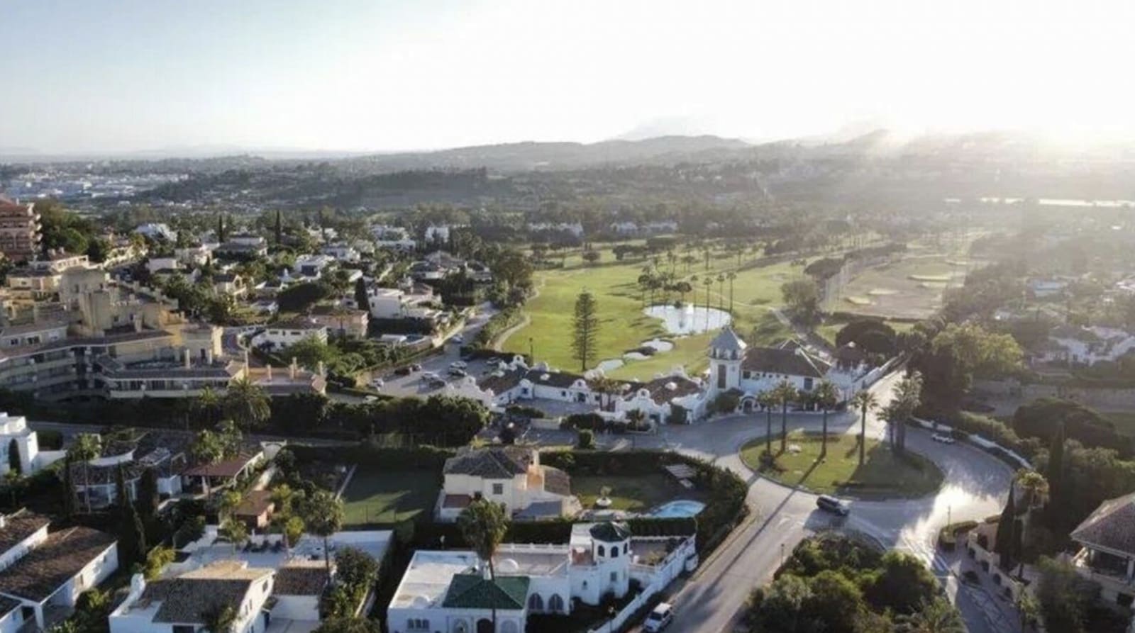 6 makuuhuone Huvila myytävänä paikassa Nueva Andalucia mukana uima-altaan 
autotalli - 2 525 000 € (Ref: 9232536)